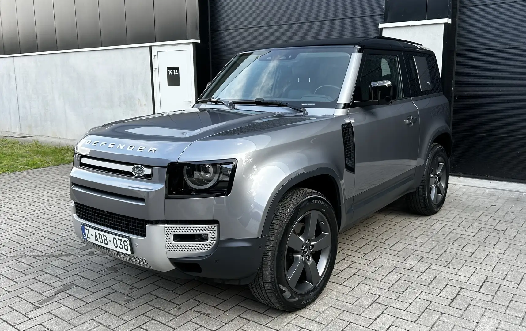 Land Rover Defender 90 D250 SE (lichtevracht) - 2