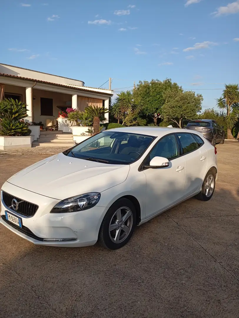 Volvo V40 2.0 d2 Kinetic my18 - 1