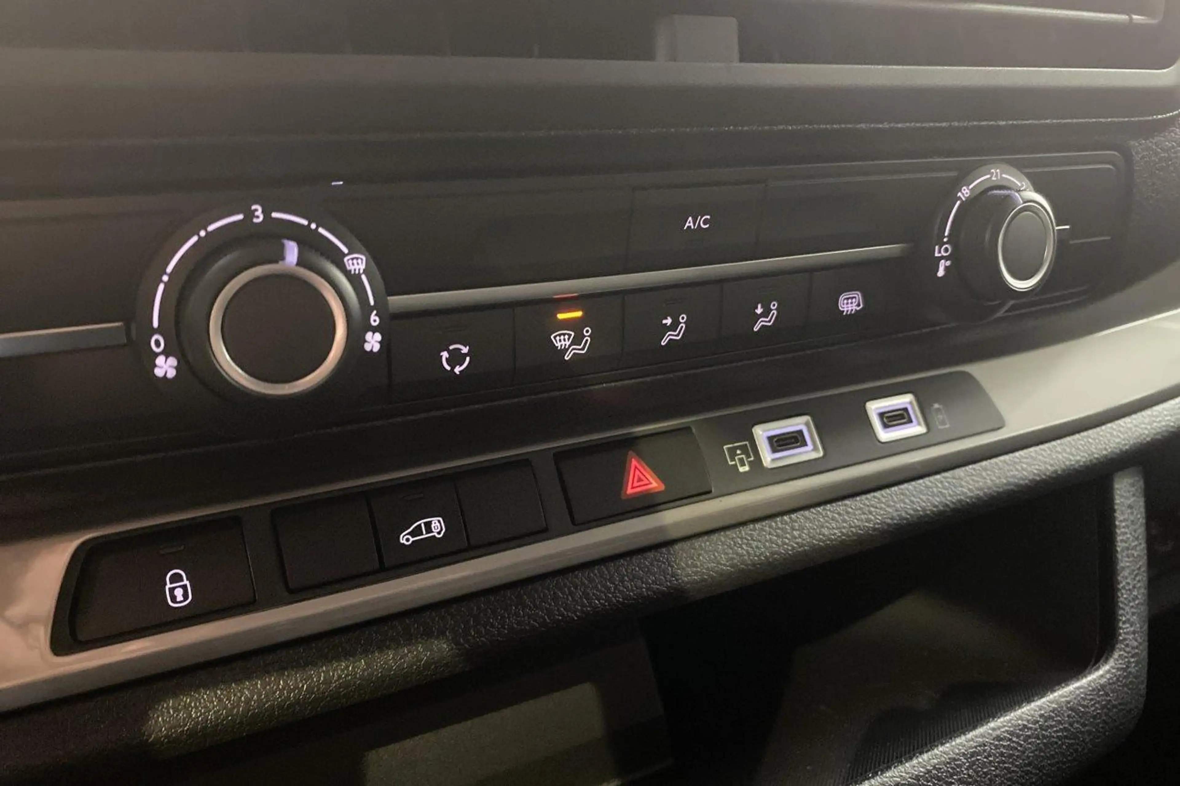 Peugeot Expert Premium — photo 14