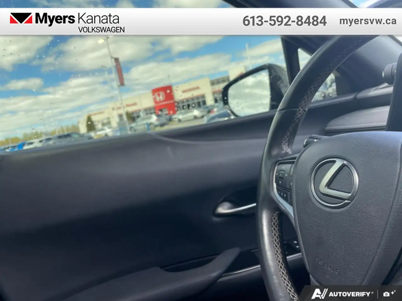 Lexus UX снимка Lexus UX
