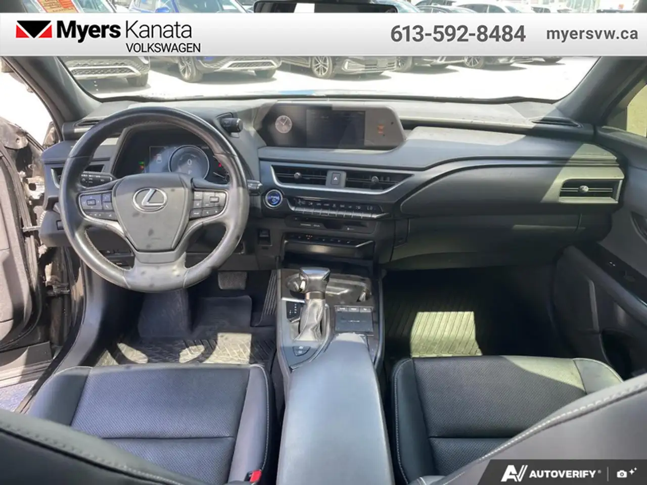 Lexus UX снимка Lexus UX