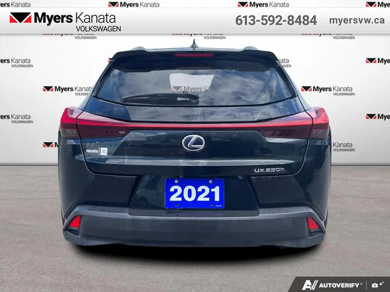 Lexus UX снимка Lexus UX