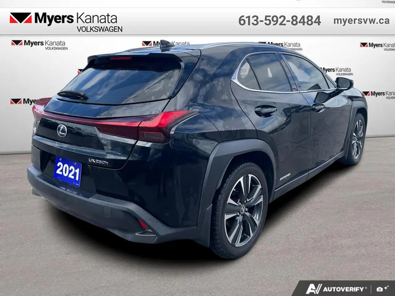 Lexus UX снимка Lexus UX