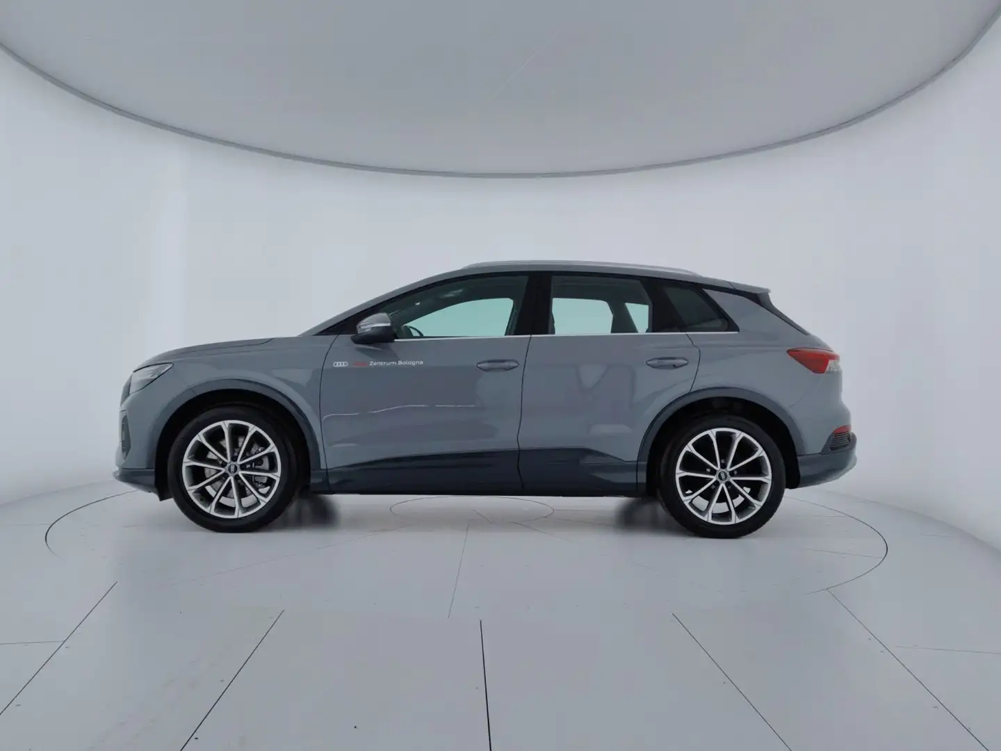 Audi Q4 e-tron Q4 45 e-tron Business Advanced Grigio - 2