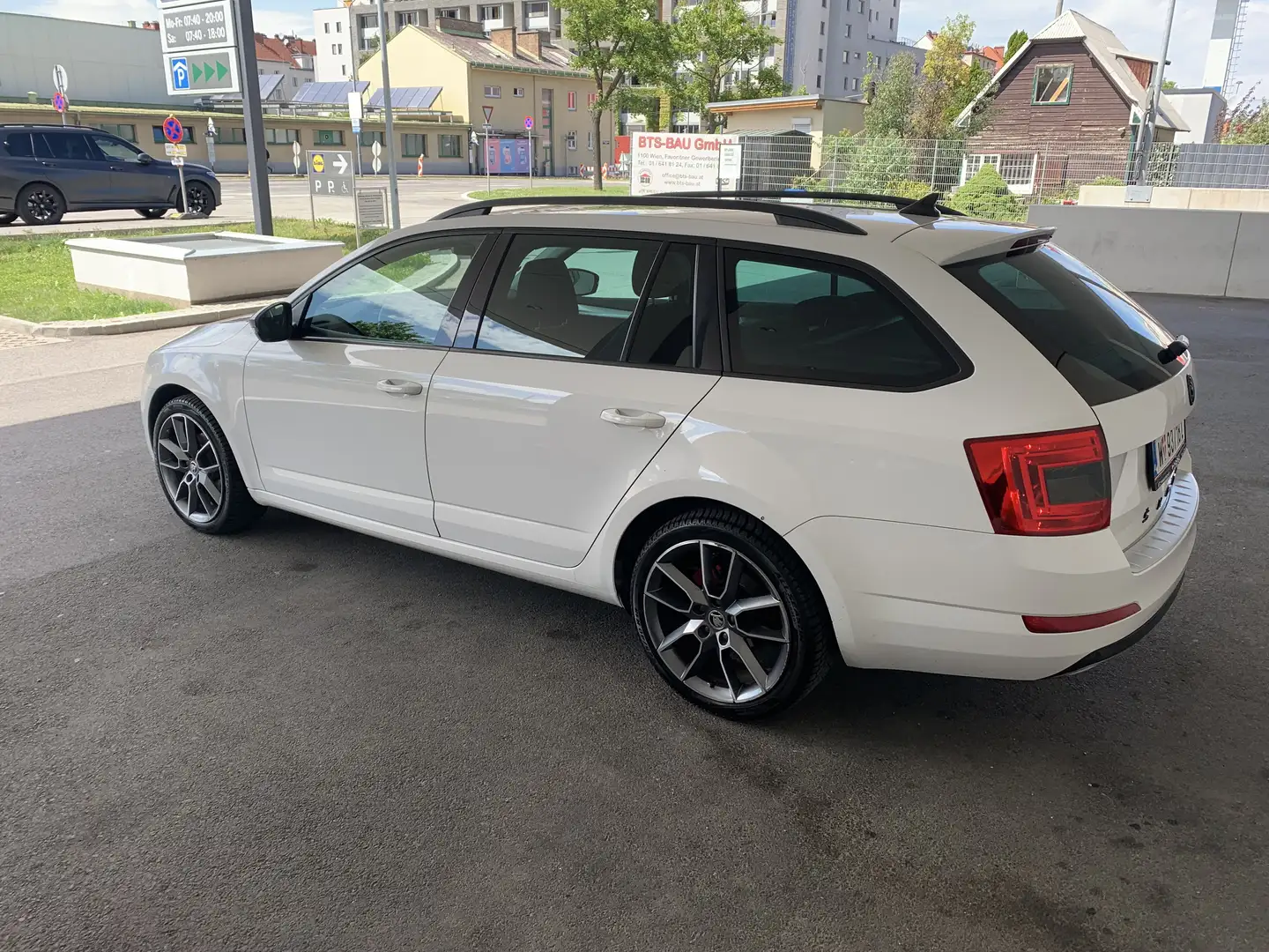 Skoda Octavia Combi 1,6 Ambition TDI - 2