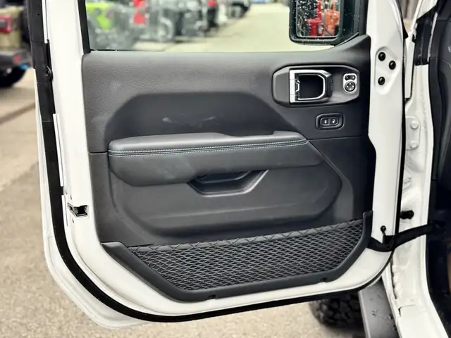 Jeep Wrangler view 10