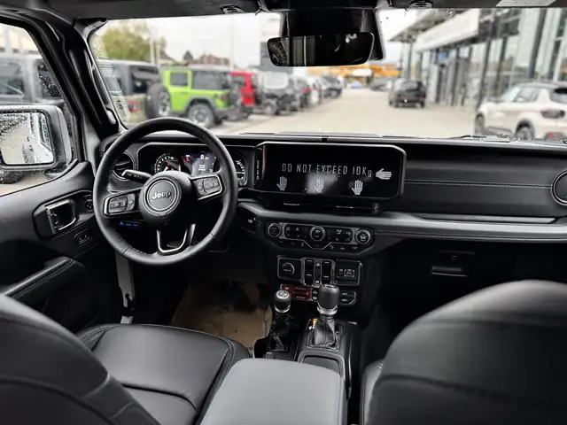 Jeep Wrangler view 11