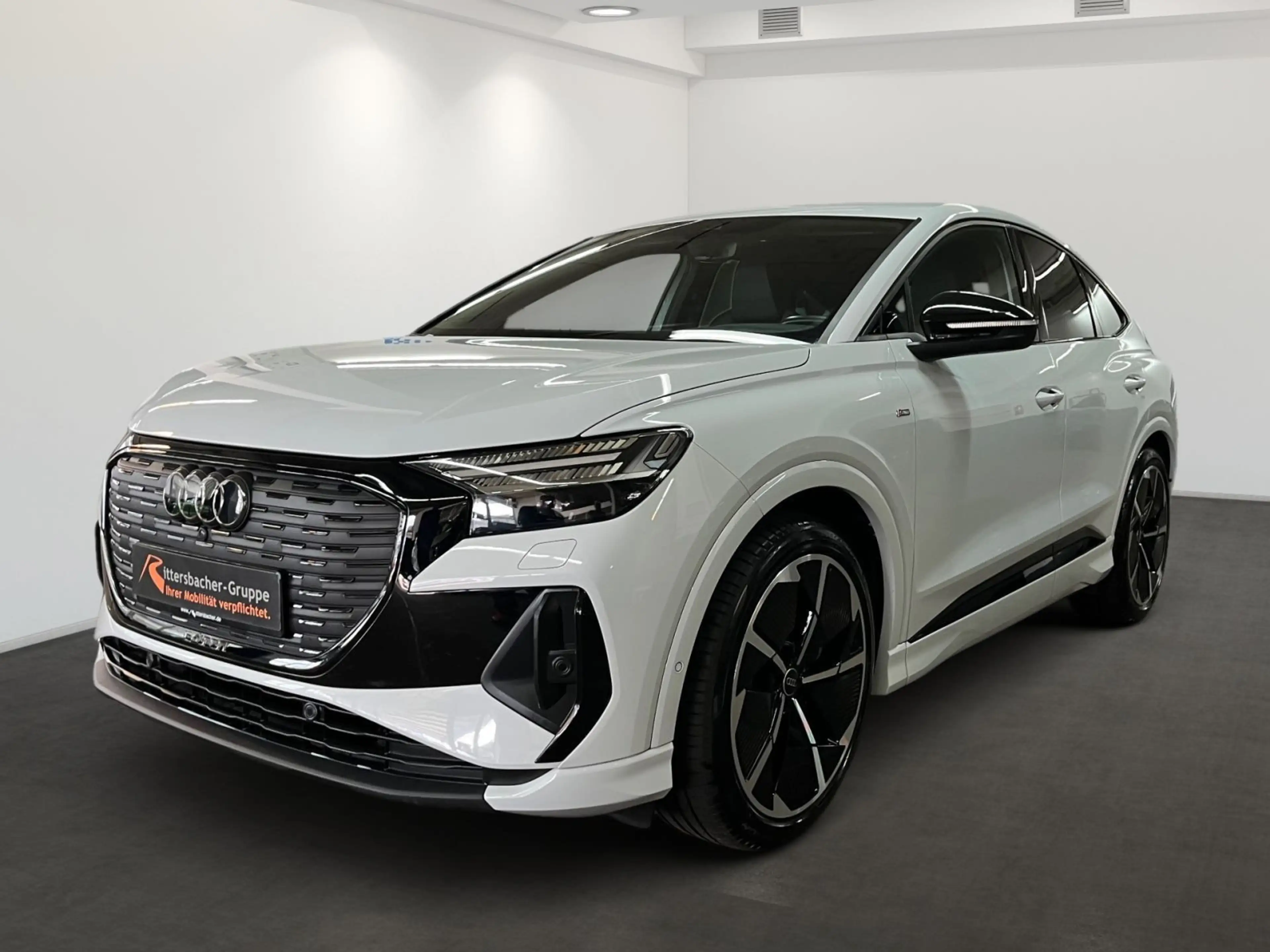 Audi Q4 e-tron 40 s-line AHK AssistenzPaket — photo 2