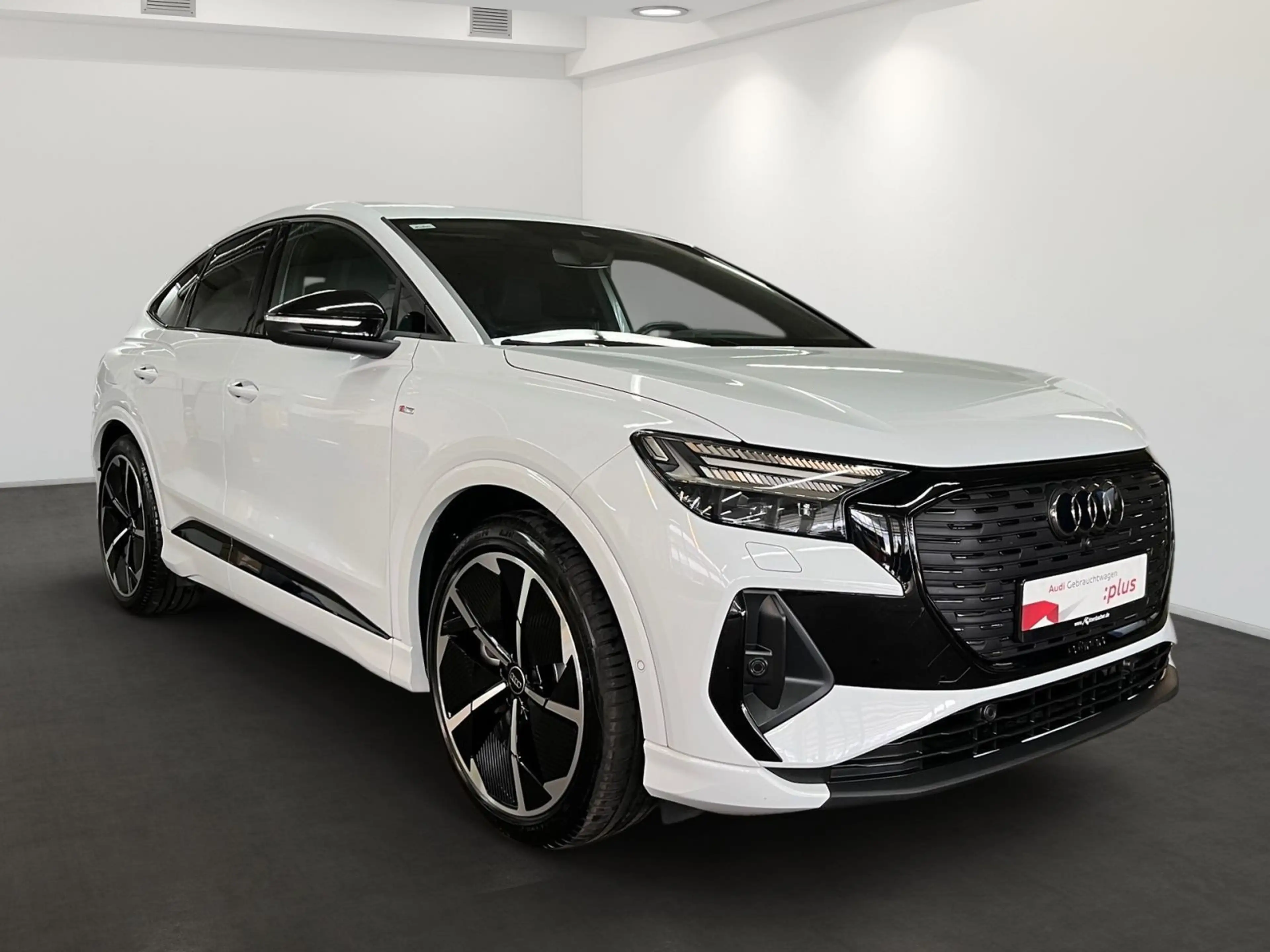 Audi Q4 e-tron 40 s-line AHK AssistenzPaket — photo 4