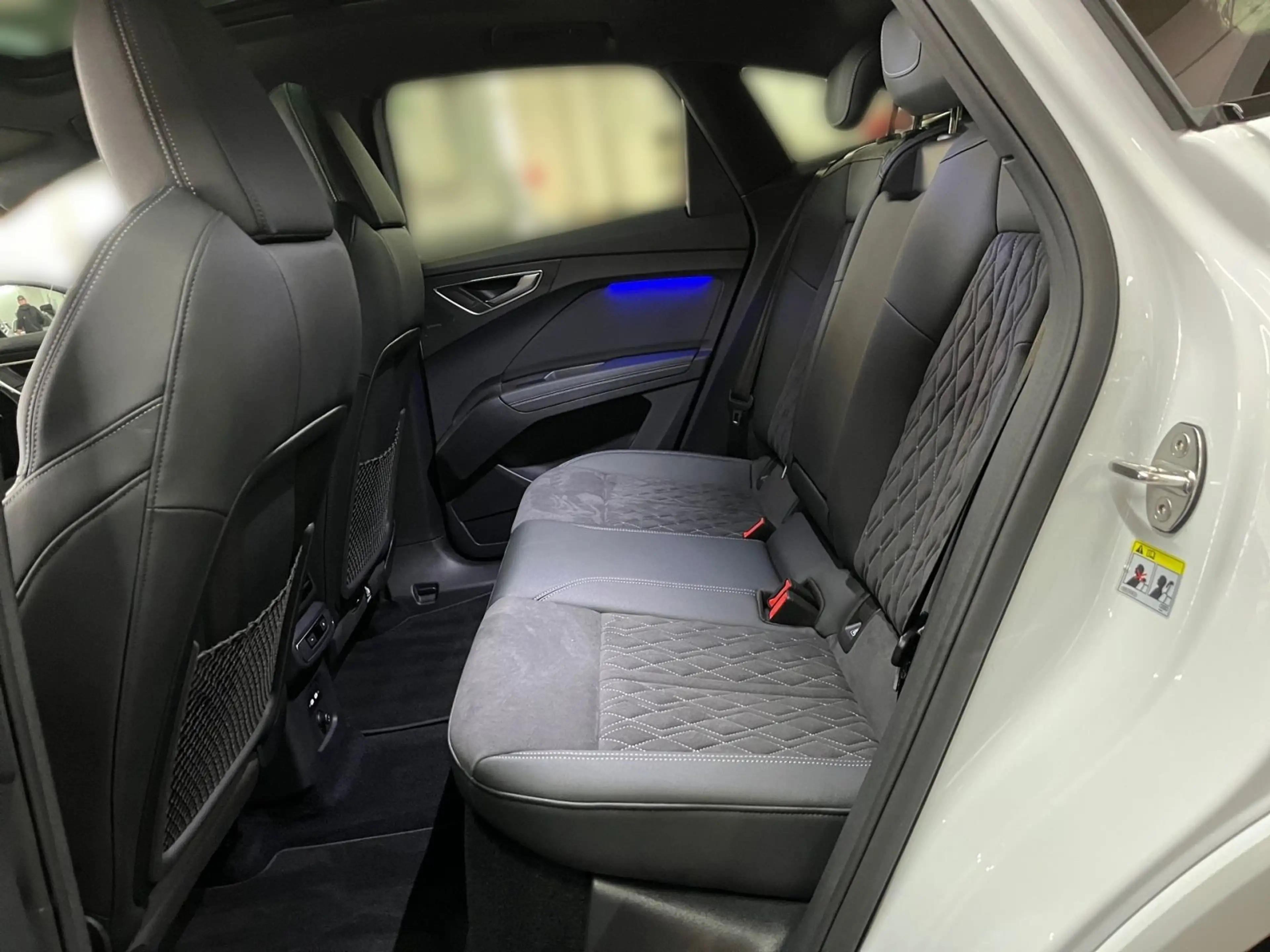 Audi Q4 e-tron 40 s-line AHK AssistenzPaket — photo 11