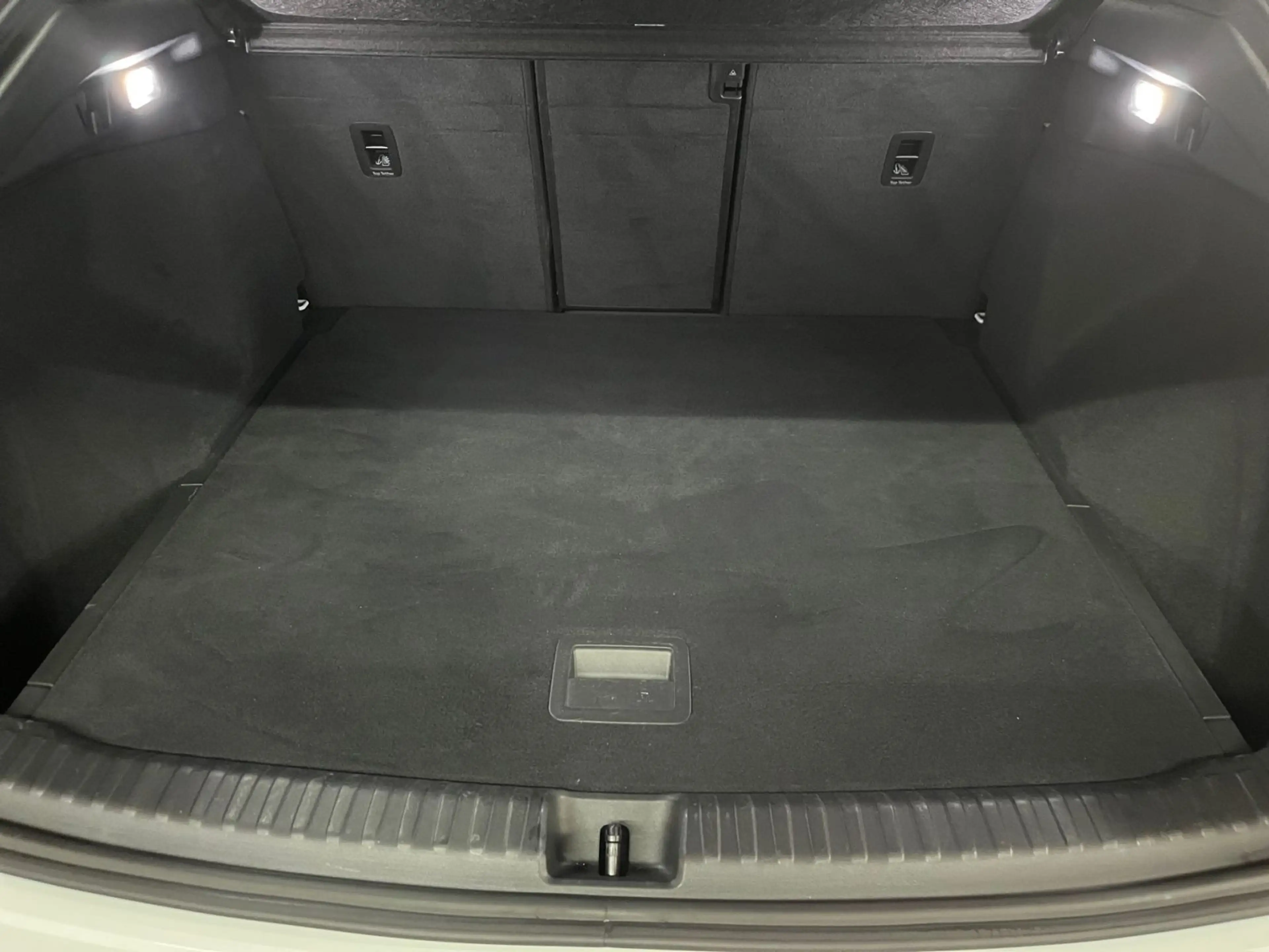 Audi Q4 e-tron 40 s-line AHK AssistenzPaket — photo 12
