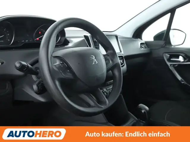 Peugeot 208 view 11
