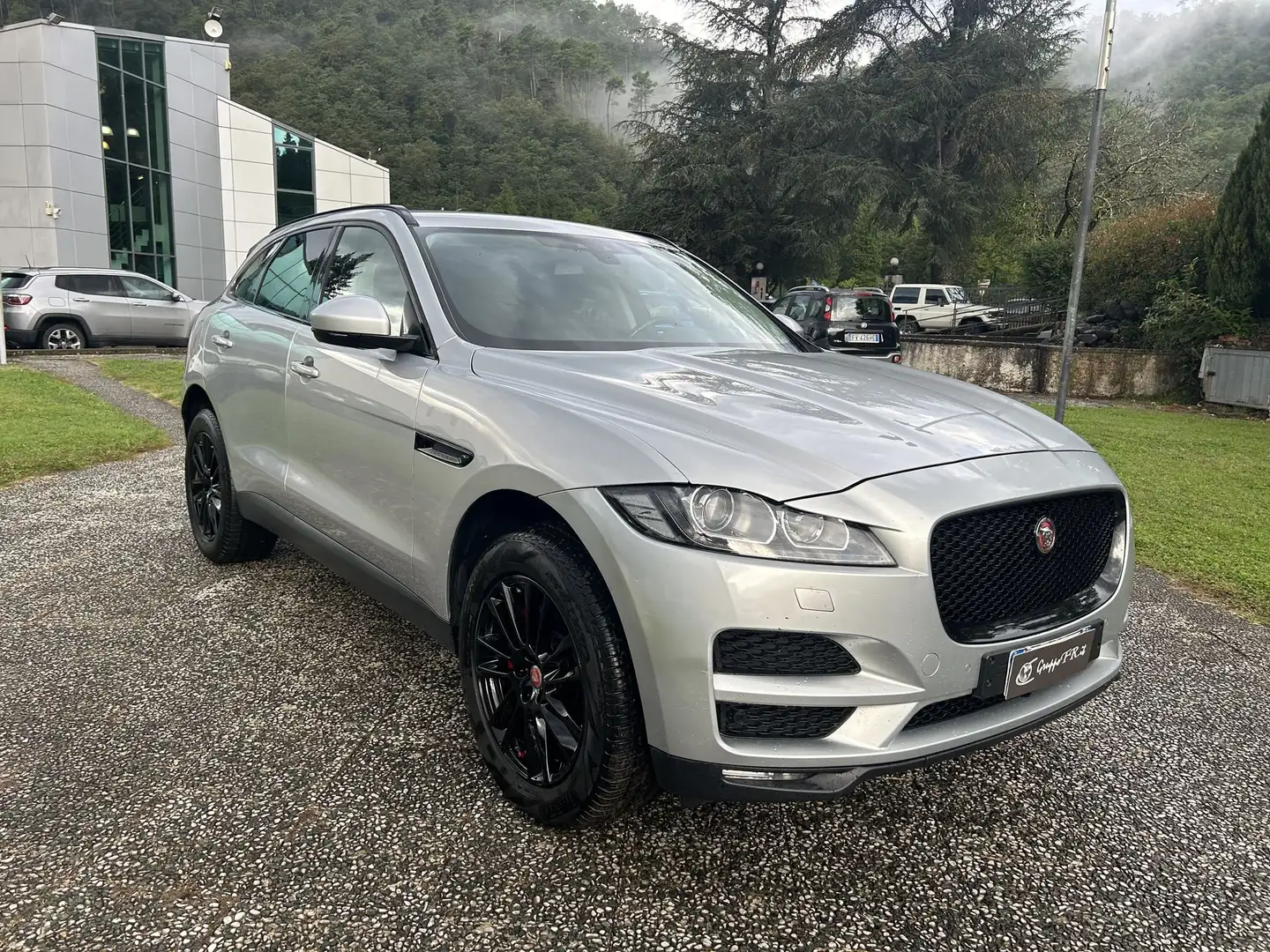 Jaguar F-Pace 2.0d Portfolio awd 180cv auto Argento - 1