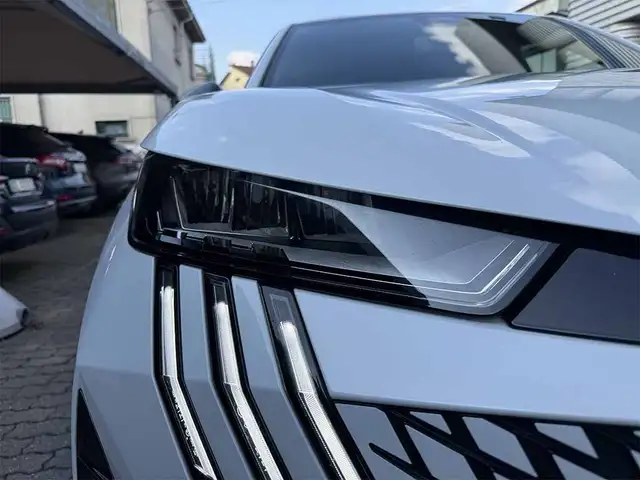 Peugeot 3008 view 9
