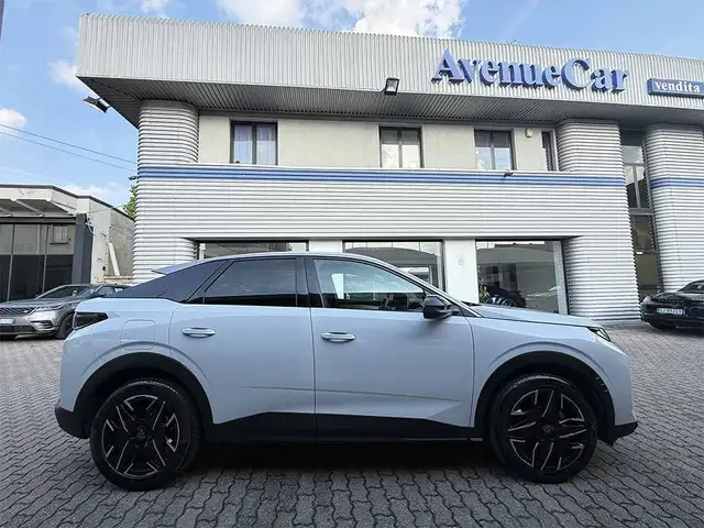 Peugeot 3008 view 4