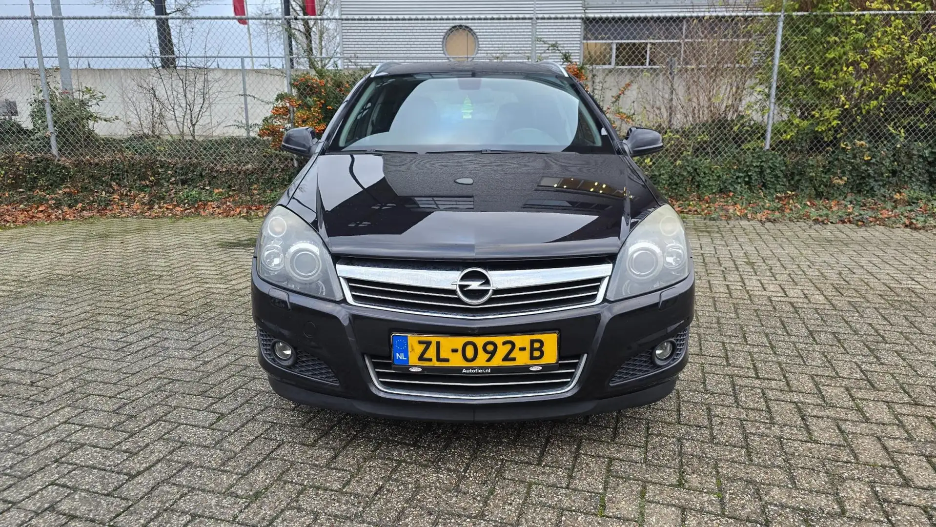 Opel Astra Wagon 1.8 Cosmo Zwart - 2