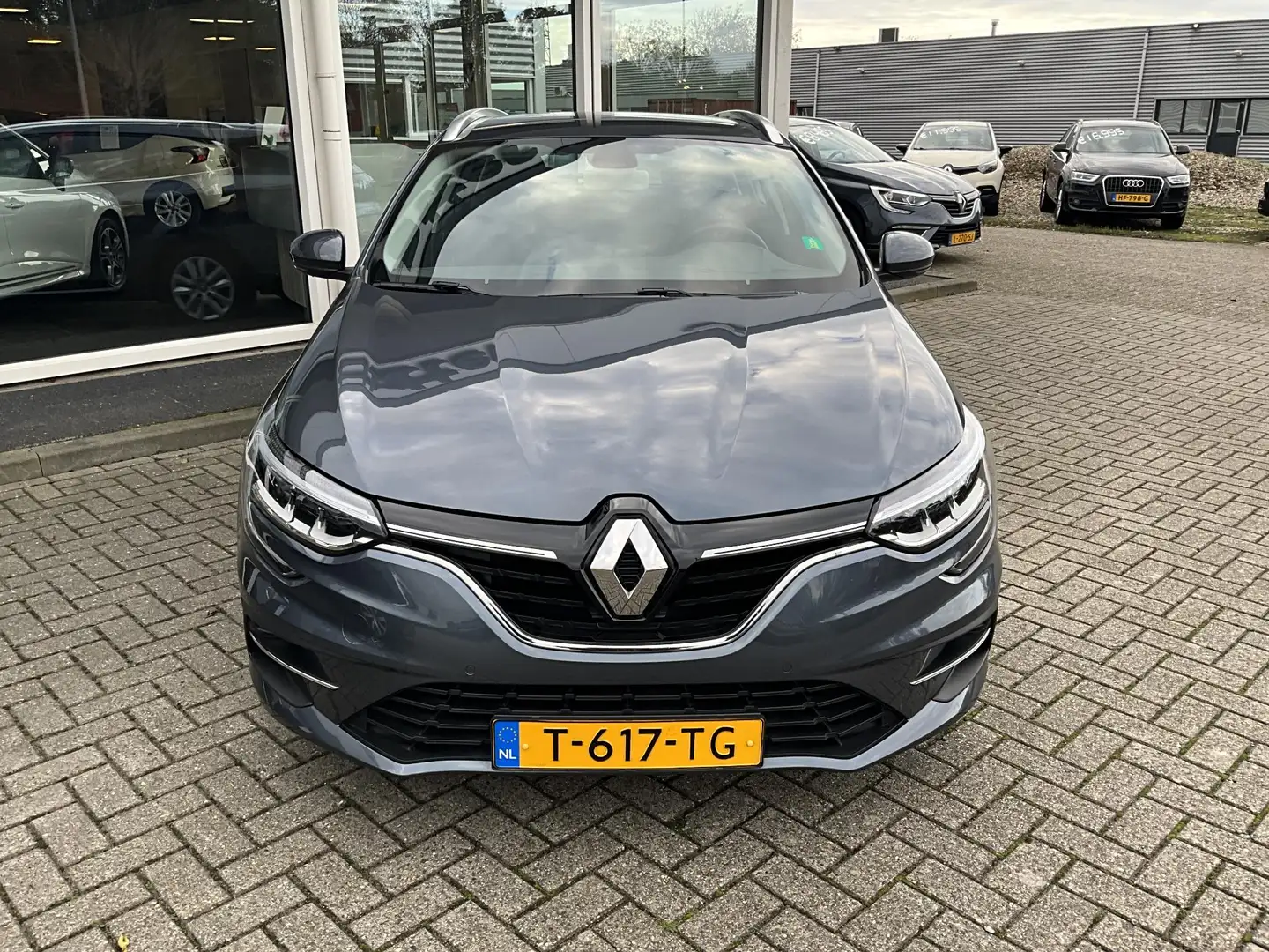Renault Megane Estate 1.3 TCe 140 Equilibre Gris - 2