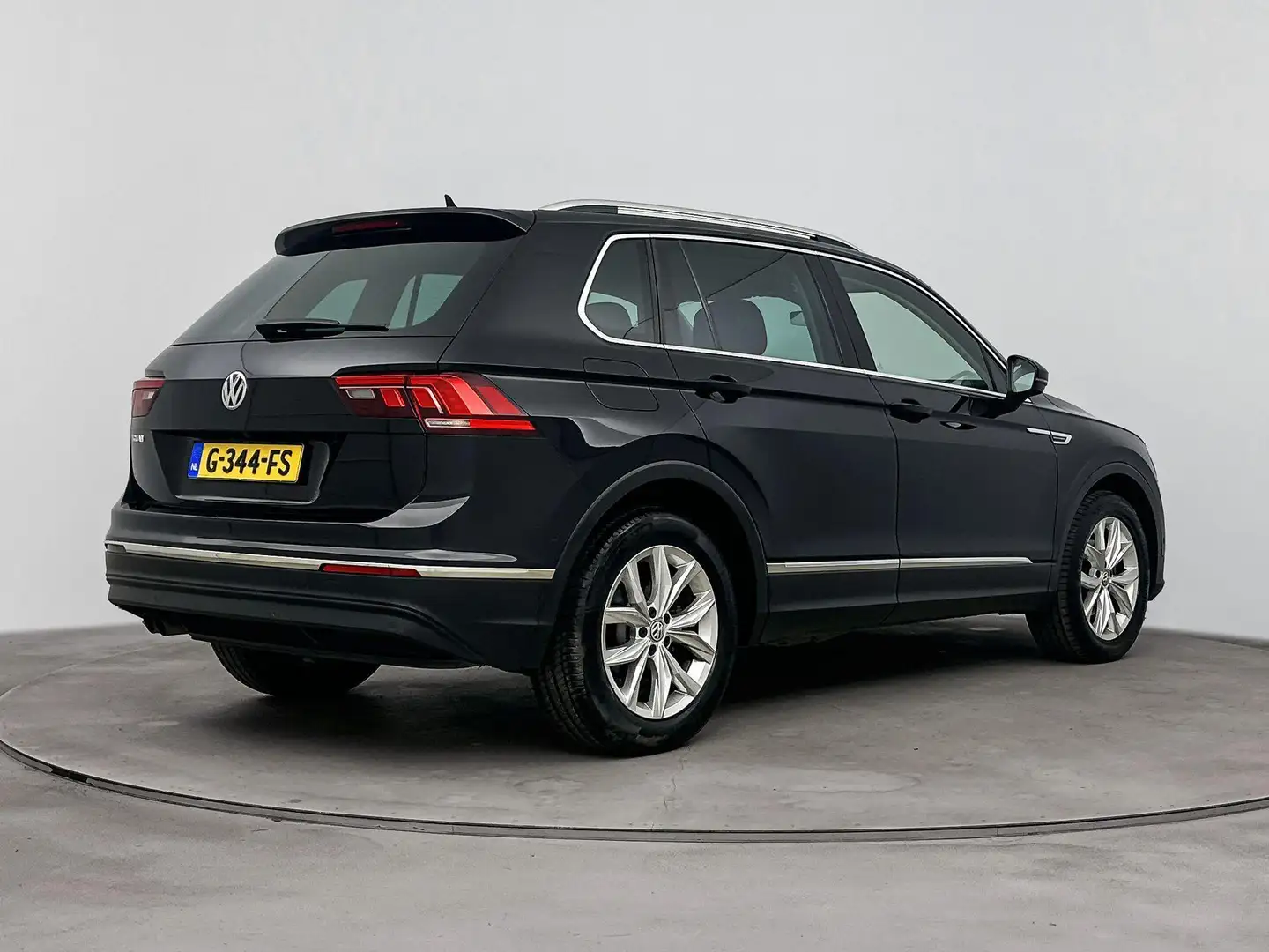 Volkswagen Tiguan 1.5 TSI ACT Highline | Automaat | Navigatie | Came Zwart - 2
