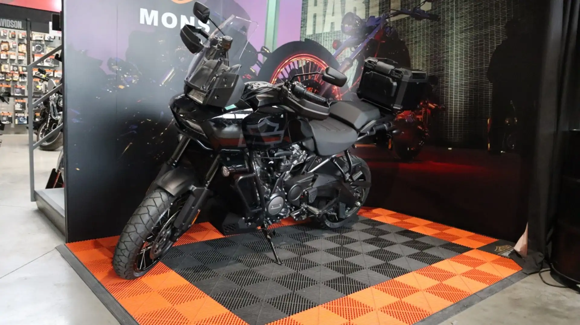 Harley-Davidson Pan America Chopper Speciale Negru - 1