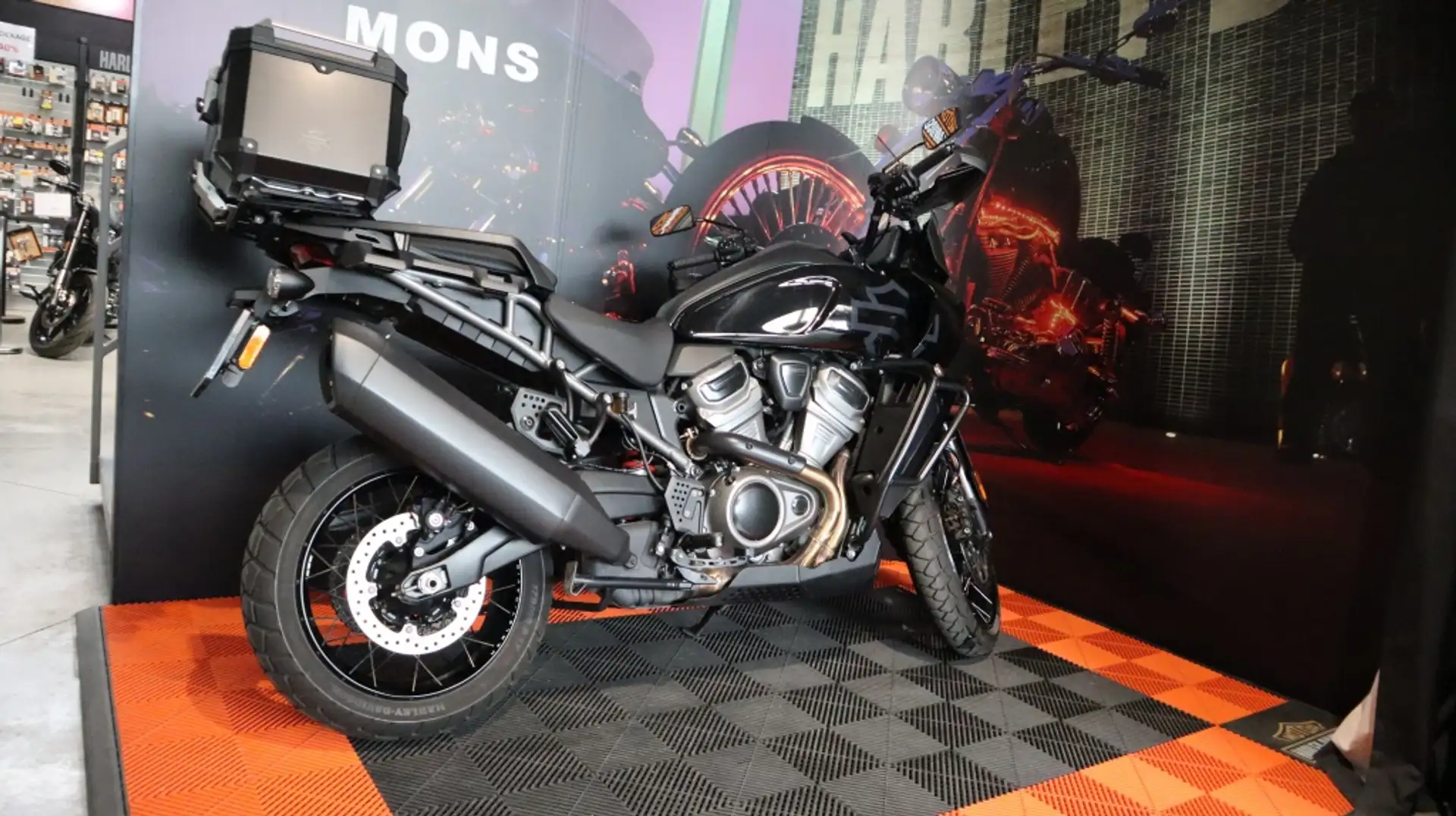 Harley-Davidson Pan America Chopper Speciale Negru - 2