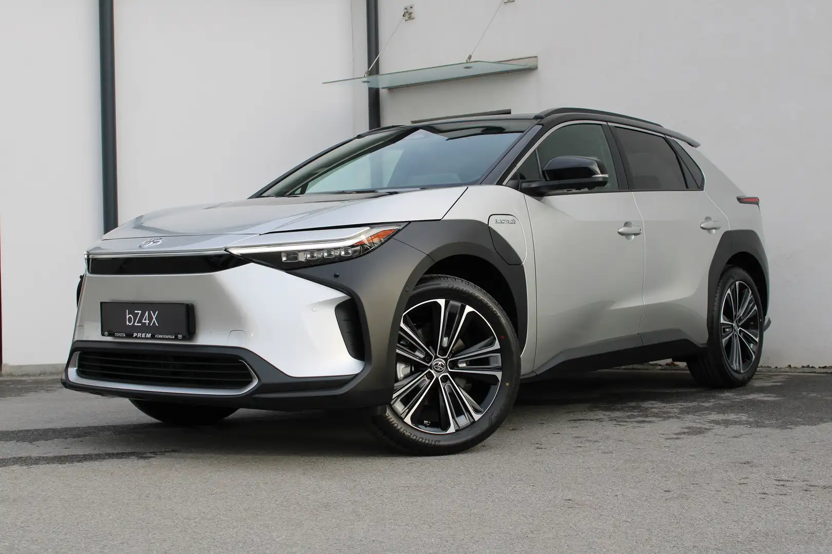 Toyota bZ4X Allrad Elektro 71,4kWh Aut. STYLE mit Pano, ... Silber - 2
