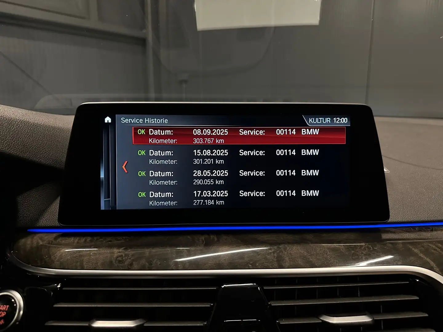 BMW M550 d Touring xDrive *NightVision/LEDER/B&W/AHK*Standh Silber - 2