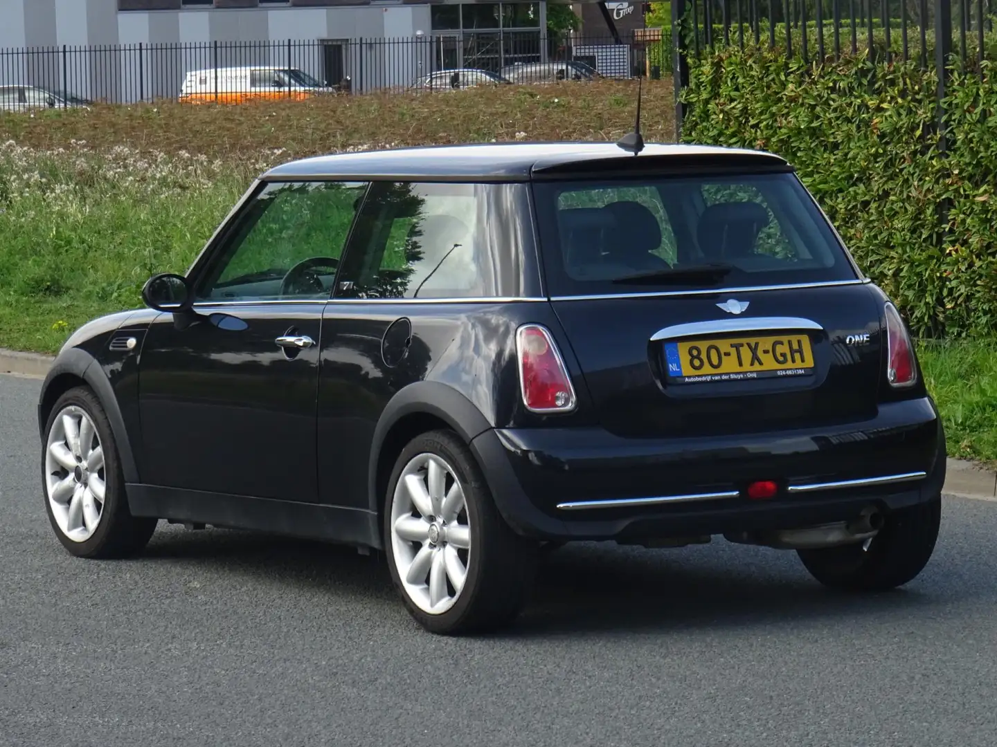 MINI One Mini 1.6 Seven NAP/AIRCO/CRUISE/APK Zwart - 2