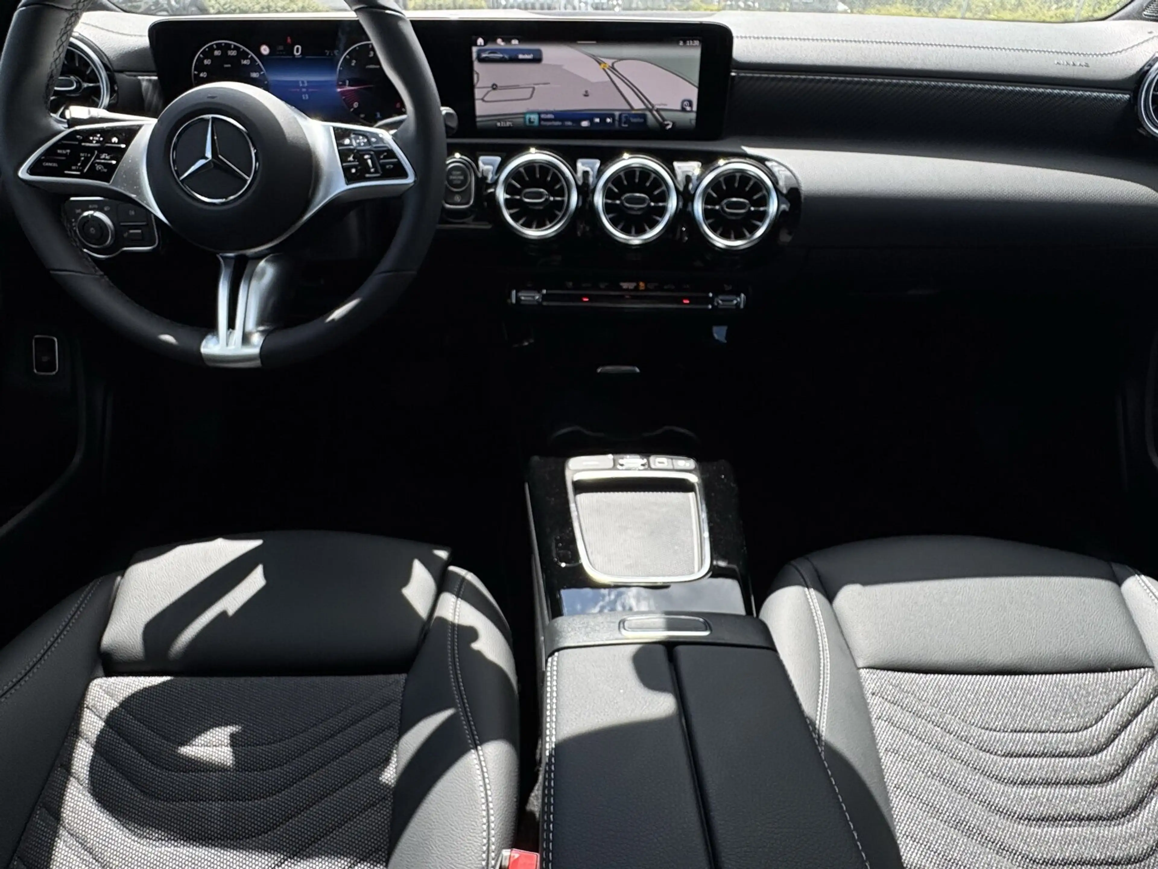 Mercedes-Benz CLA 220 CLA 220 d Coupé Progressive Advanced+ Night Navi/Autom. — photo 15