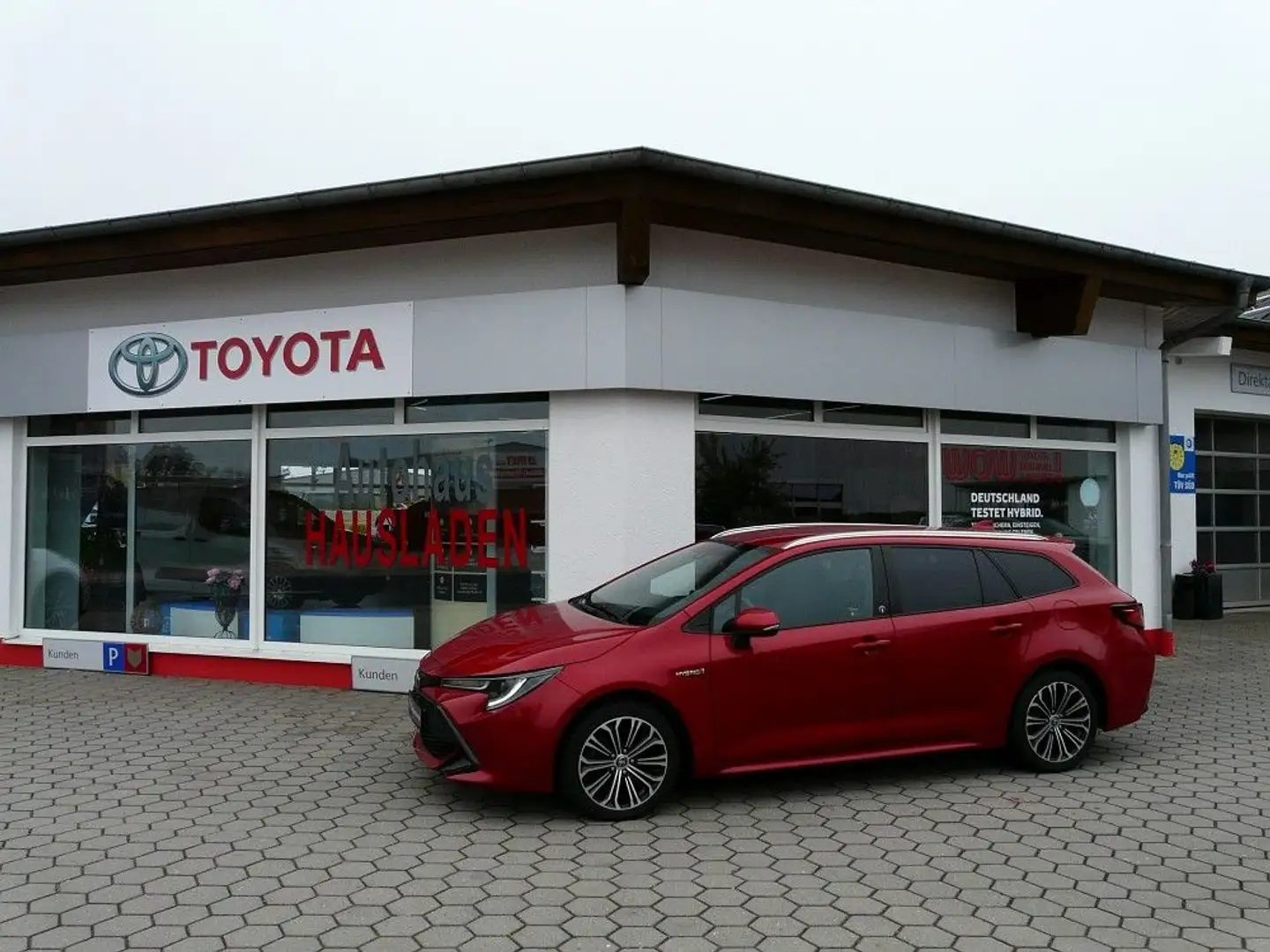 Toyota Corolla Touring Sports 1,8 Hybrid Team D Red - 1