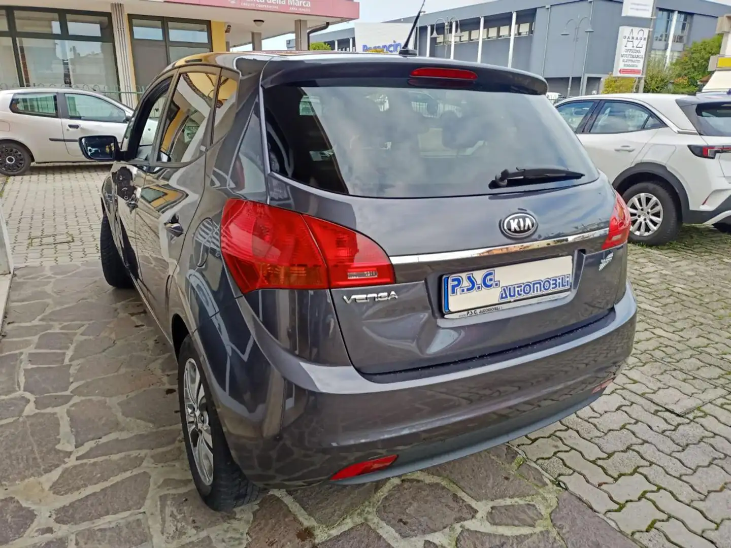 Kia Venga 1.4 CVVT Cool Gris - 2