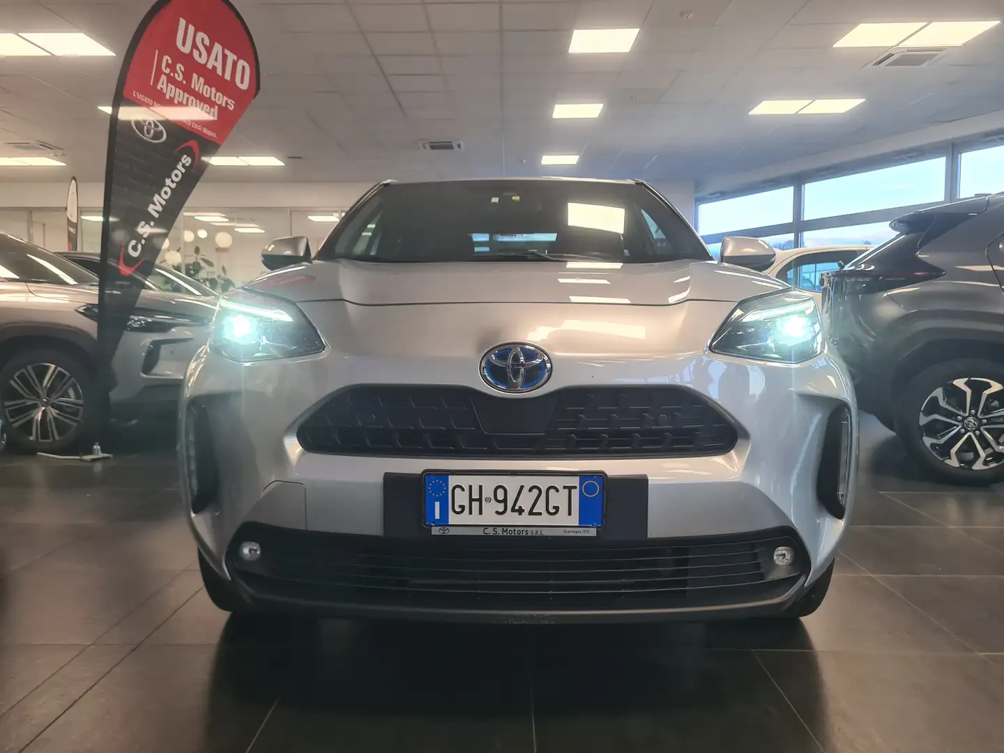 Toyota Yaris Yaris Cross Cross 1.5h Trend fwd 116cv e-cvt Plateado - 1