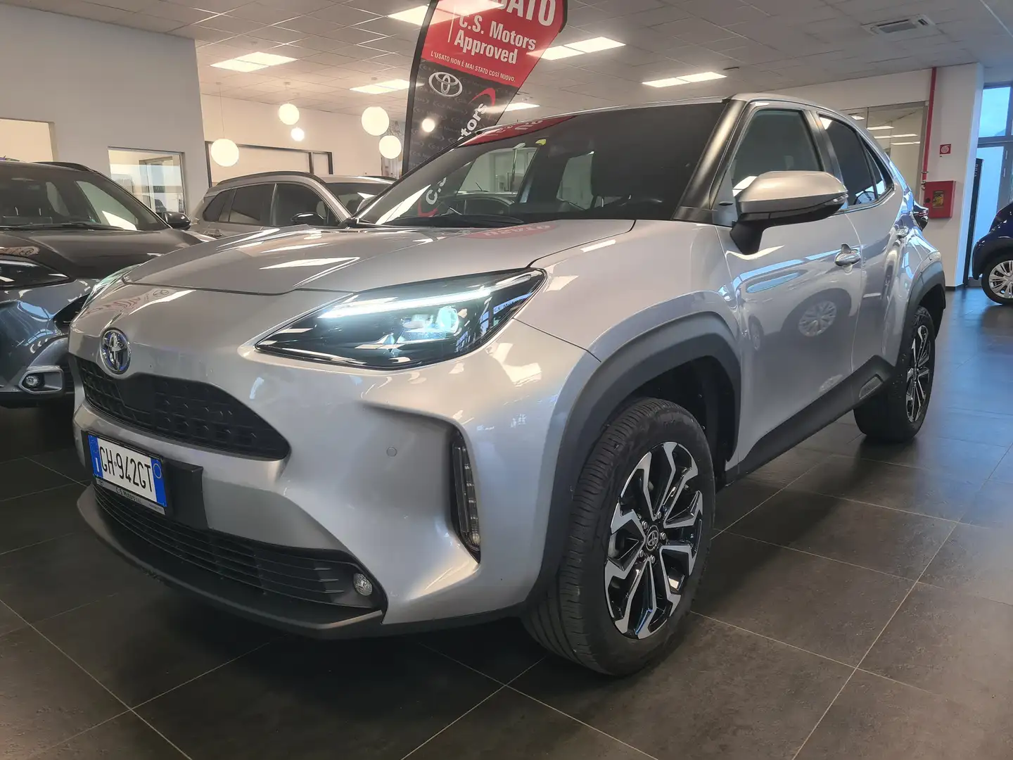 Toyota Yaris Yaris Cross Cross 1.5h Trend fwd 116cv e-cvt Plateado - 2