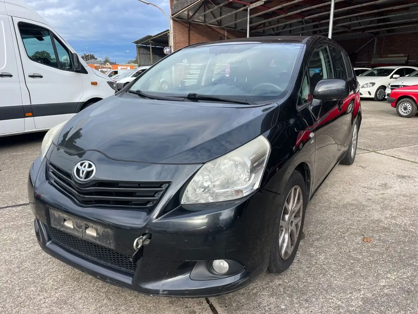 Toyota Verso Life/AUTOMATIK/7-SITZER/AHK/PANO Zwart - 1