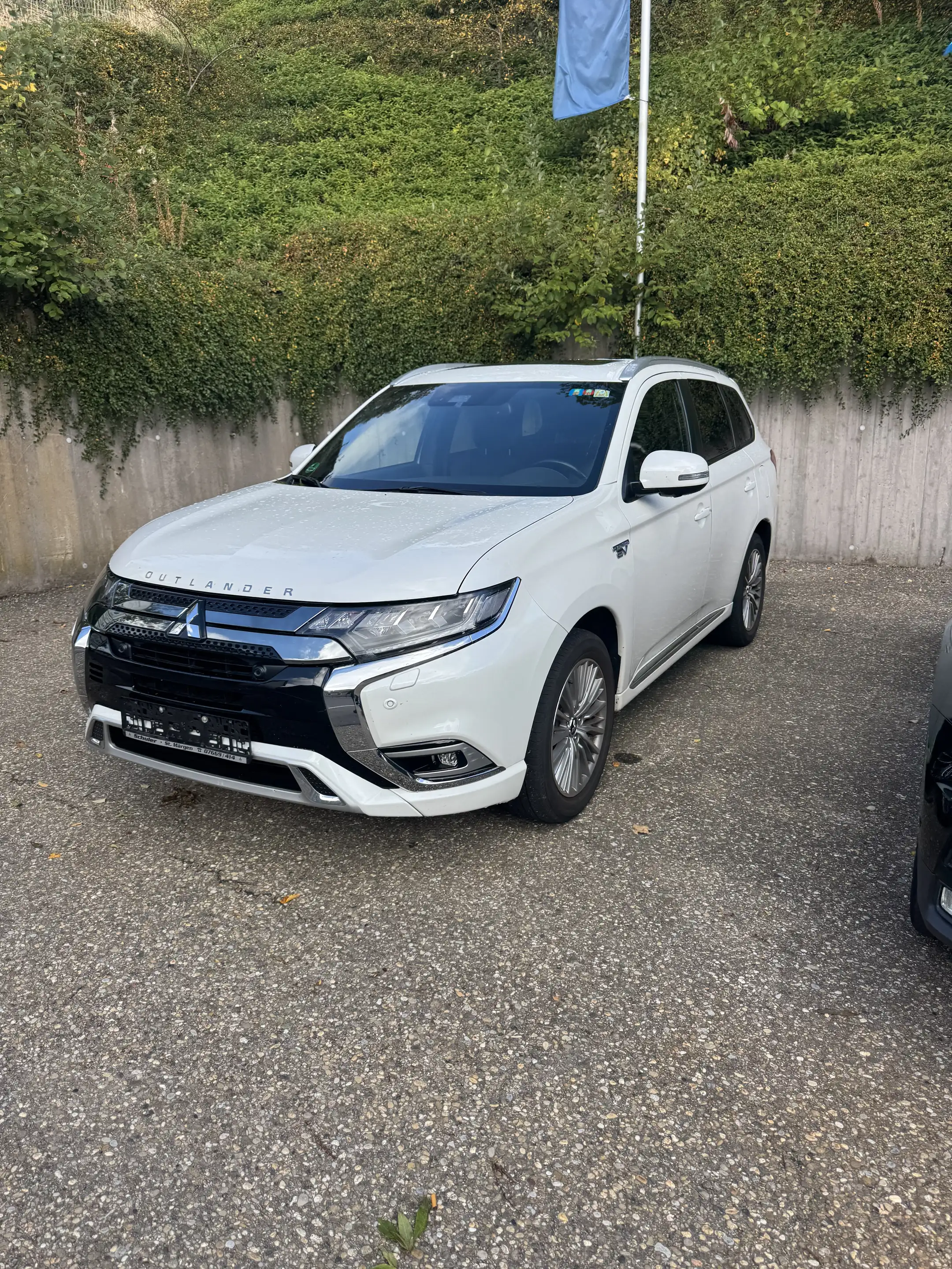 Mitsubishi Outlander PHEV Top 4WD — photo 3