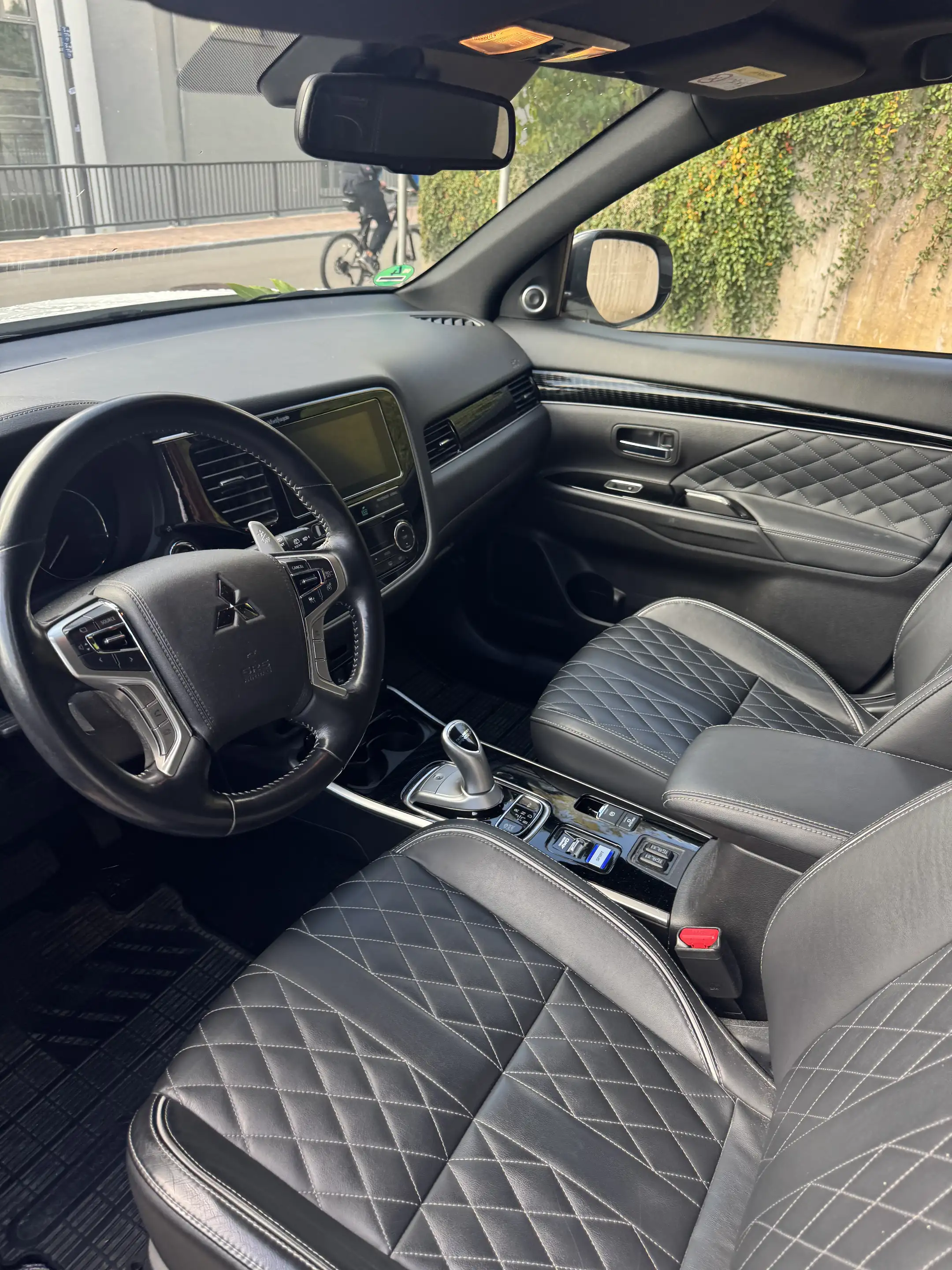 Mitsubishi Outlander PHEV Top 4WD — photo 6