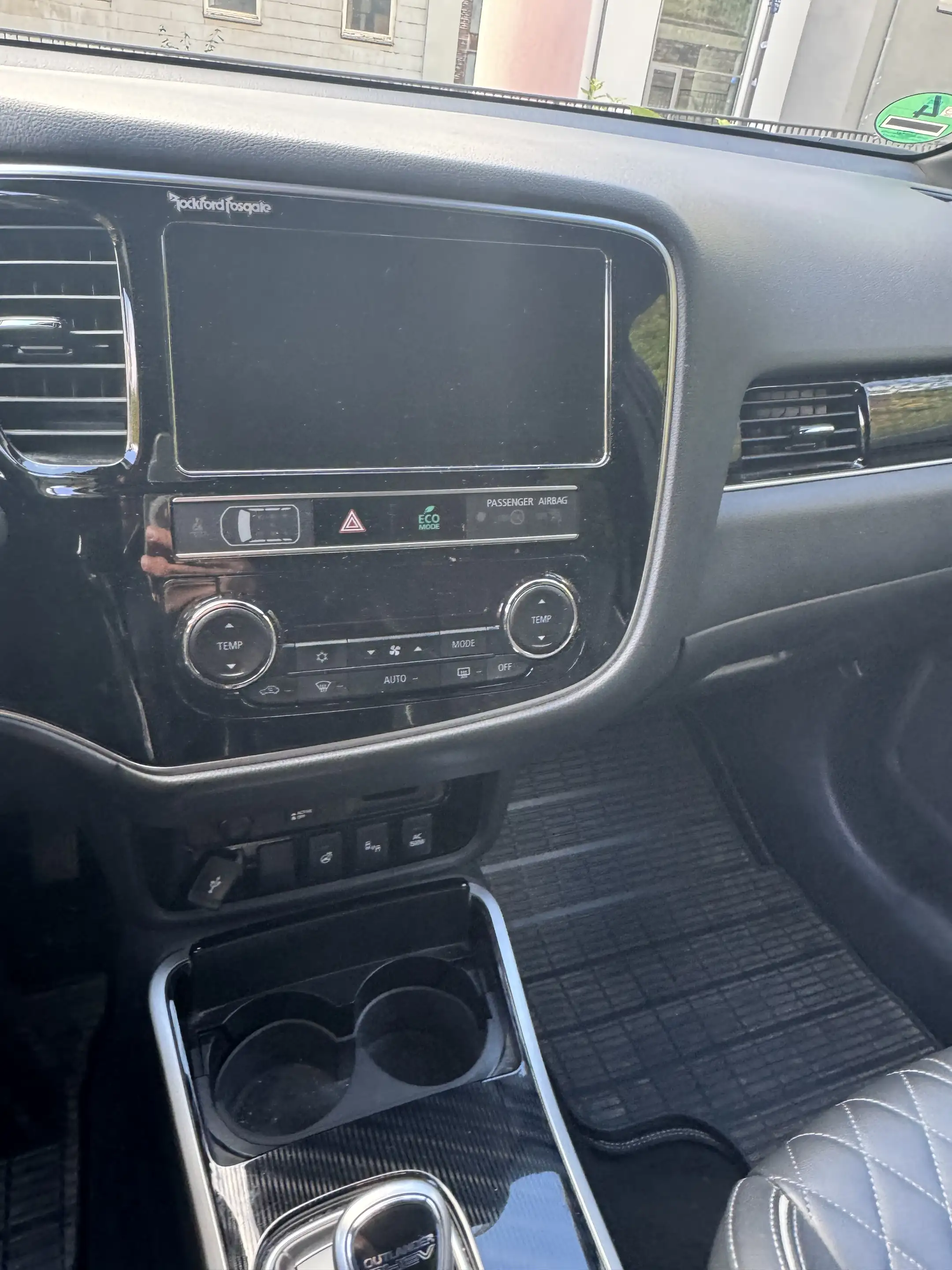 Mitsubishi Outlander PHEV Top 4WD — photo 4