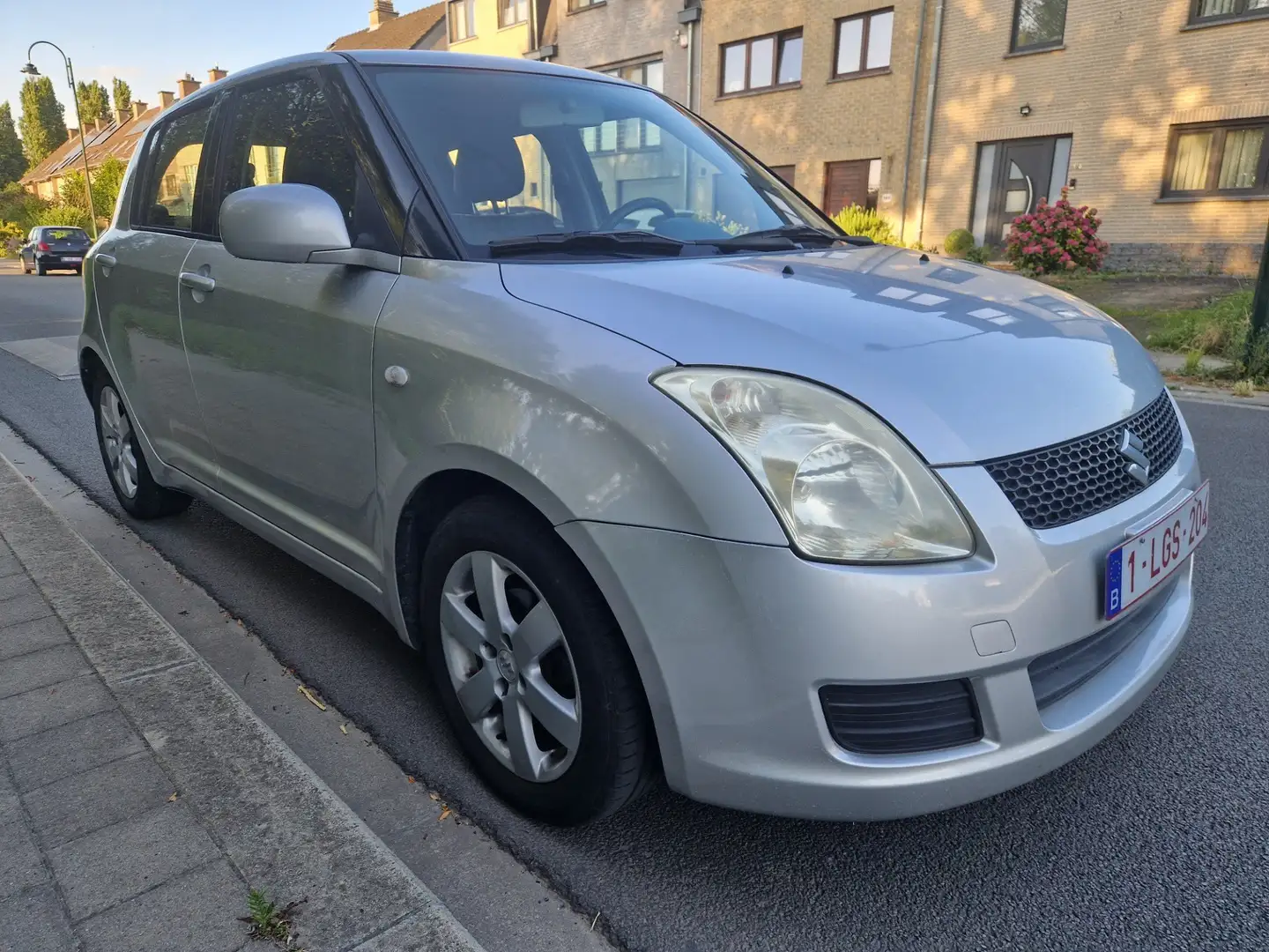 Suzuki Swift 1.3i GLX CLIM // JANTES // CUIR Gris - 2