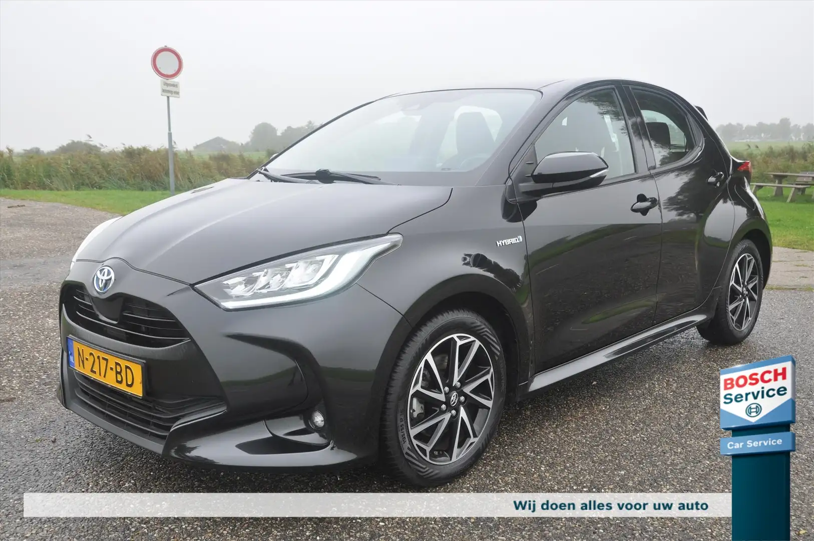 Toyota Yaris 1.5 Hybrid Dynamic CVT Automaat Zwart - 1