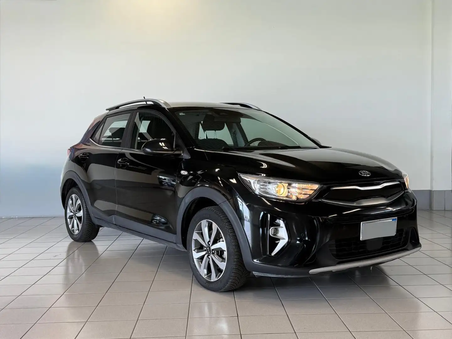 Kia Stonic Stonic 1.2 dpi Urban gpl 82cv Zwart - 1