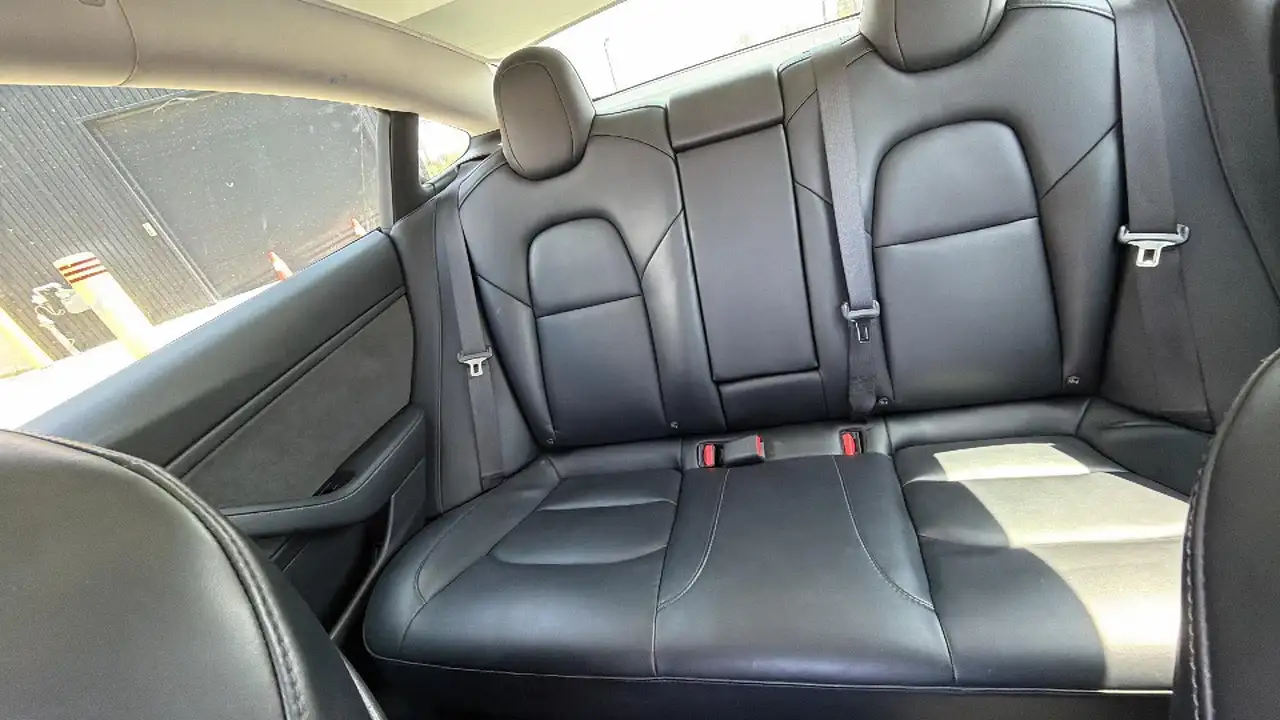 Tesla Model 3 снимка Tesla Model 3
