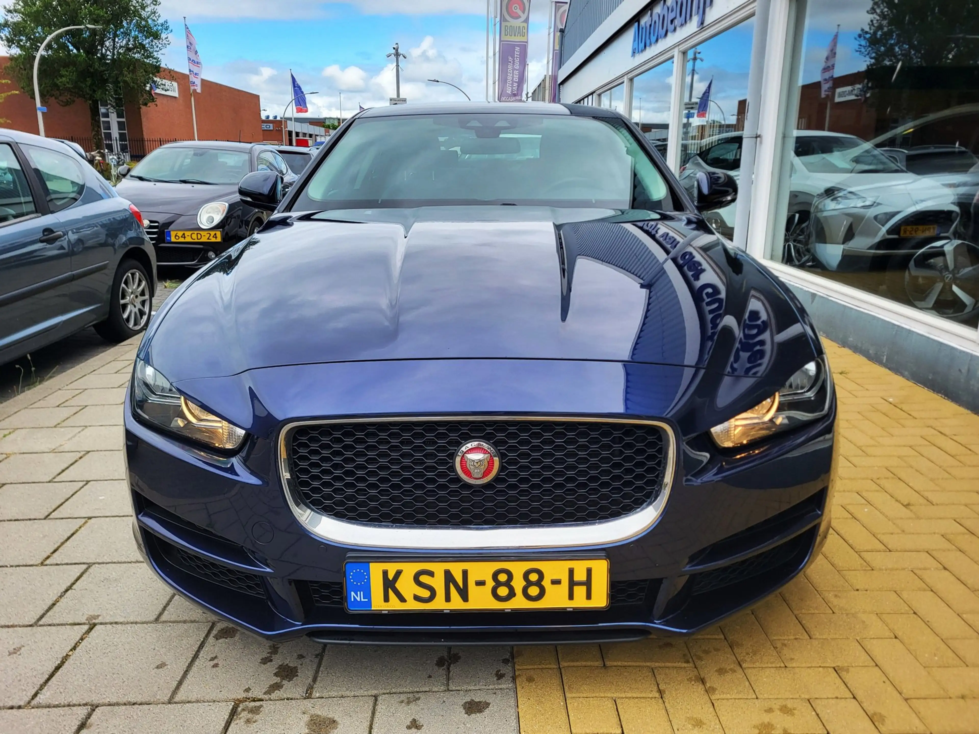 Jaguar XE 2.0 Prestige Pro Edition / Stoel -en Stuurverwarmi — photo 2