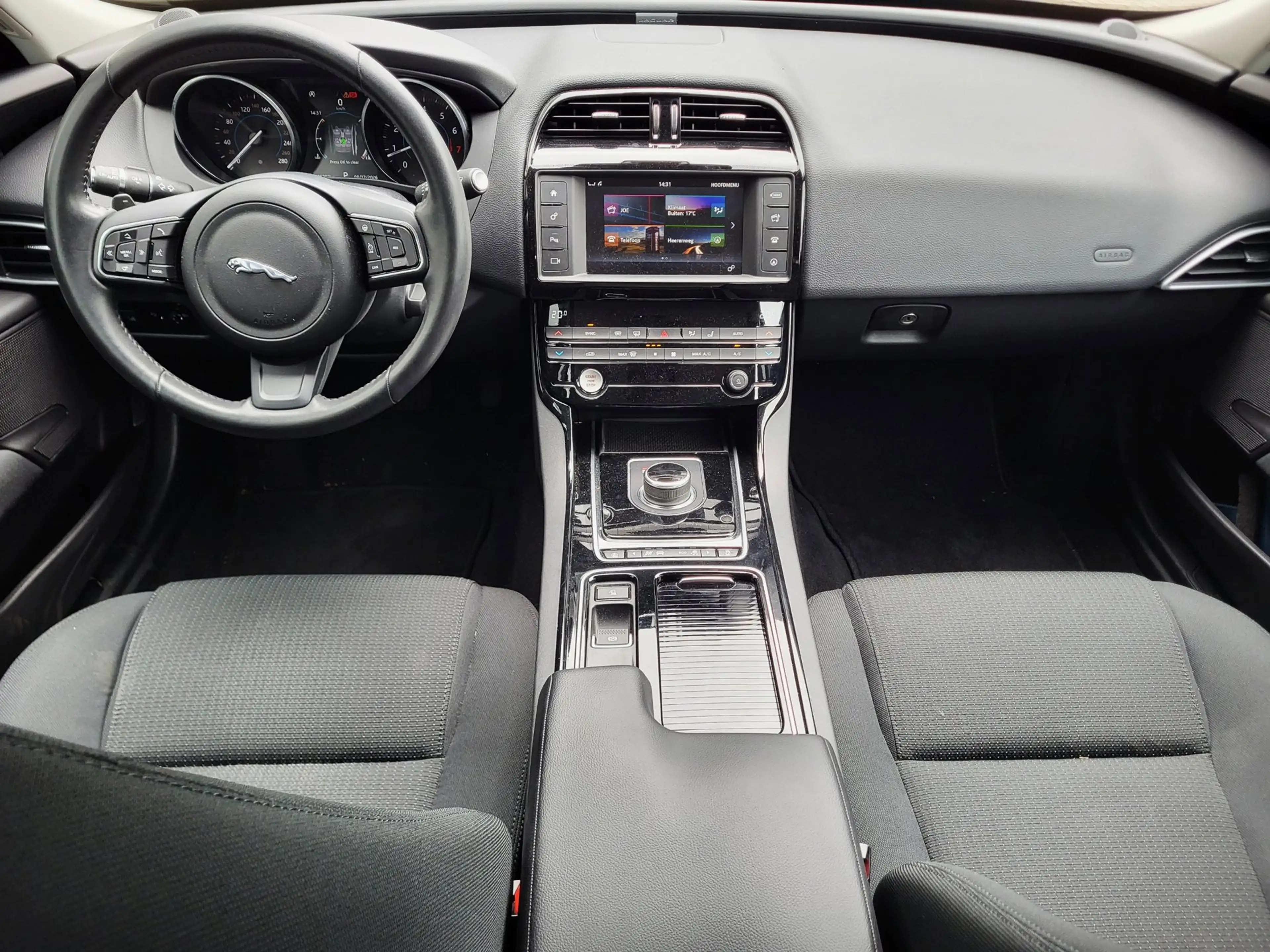 Jaguar XE 2.0 Prestige Pro Edition / Stoel -en Stuurverwarmi — photo 9