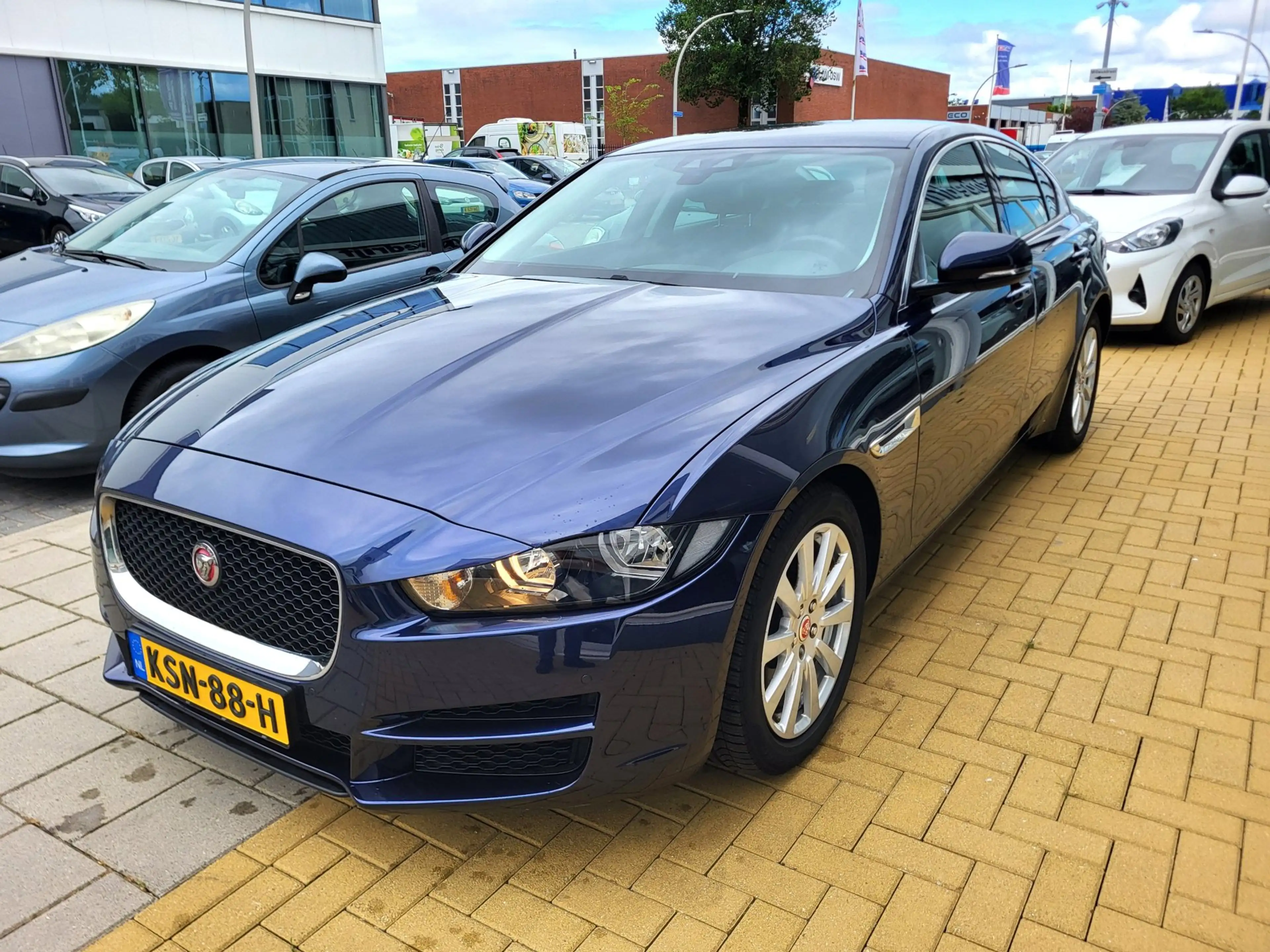 Jaguar XE 2.0 Prestige Pro Edition / Stoel -en Stuurverwarmi — photo 3