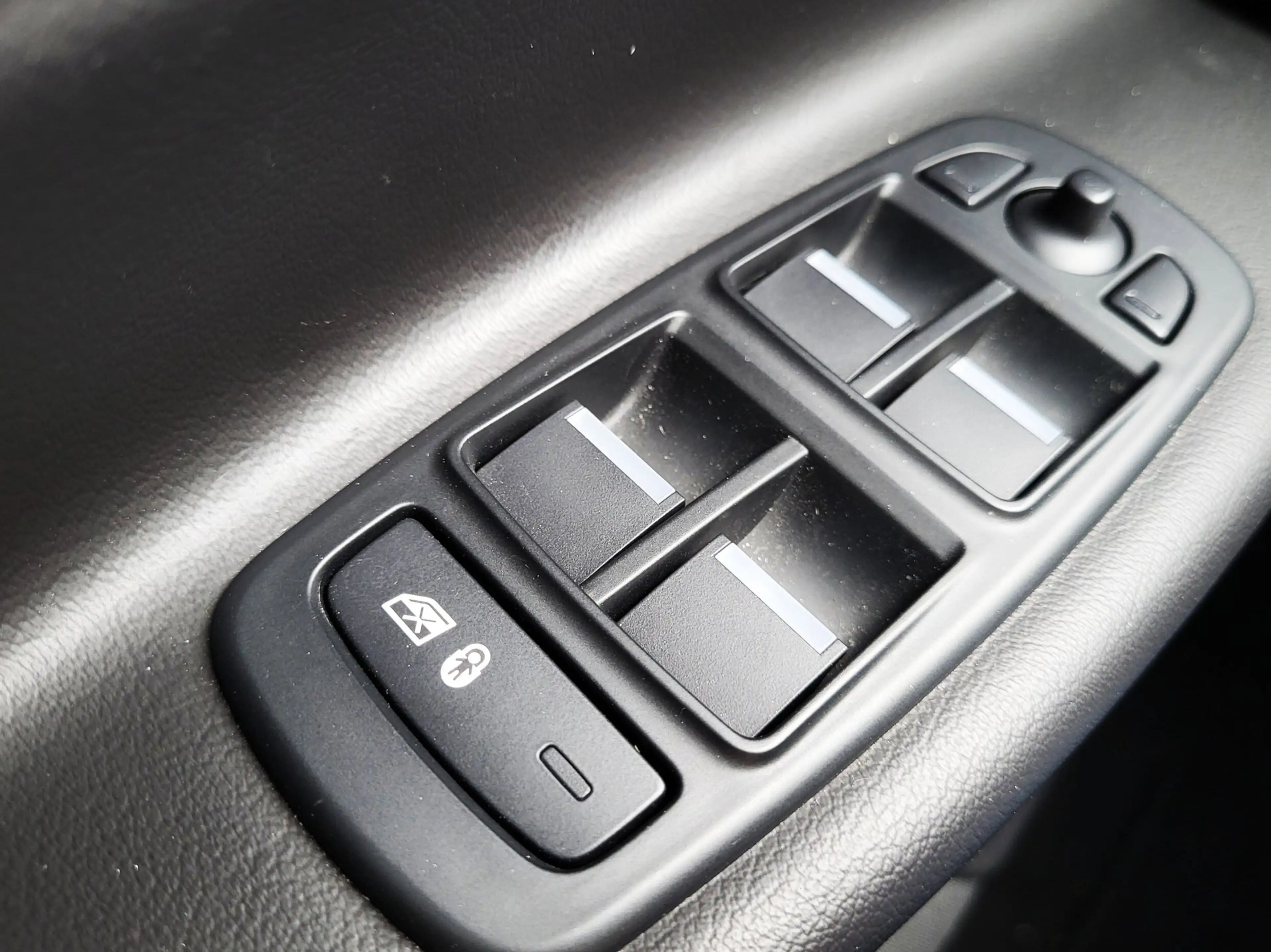 Jaguar XE 2.0 Prestige Pro Edition / Stoel -en Stuurverwarmi — photo 15