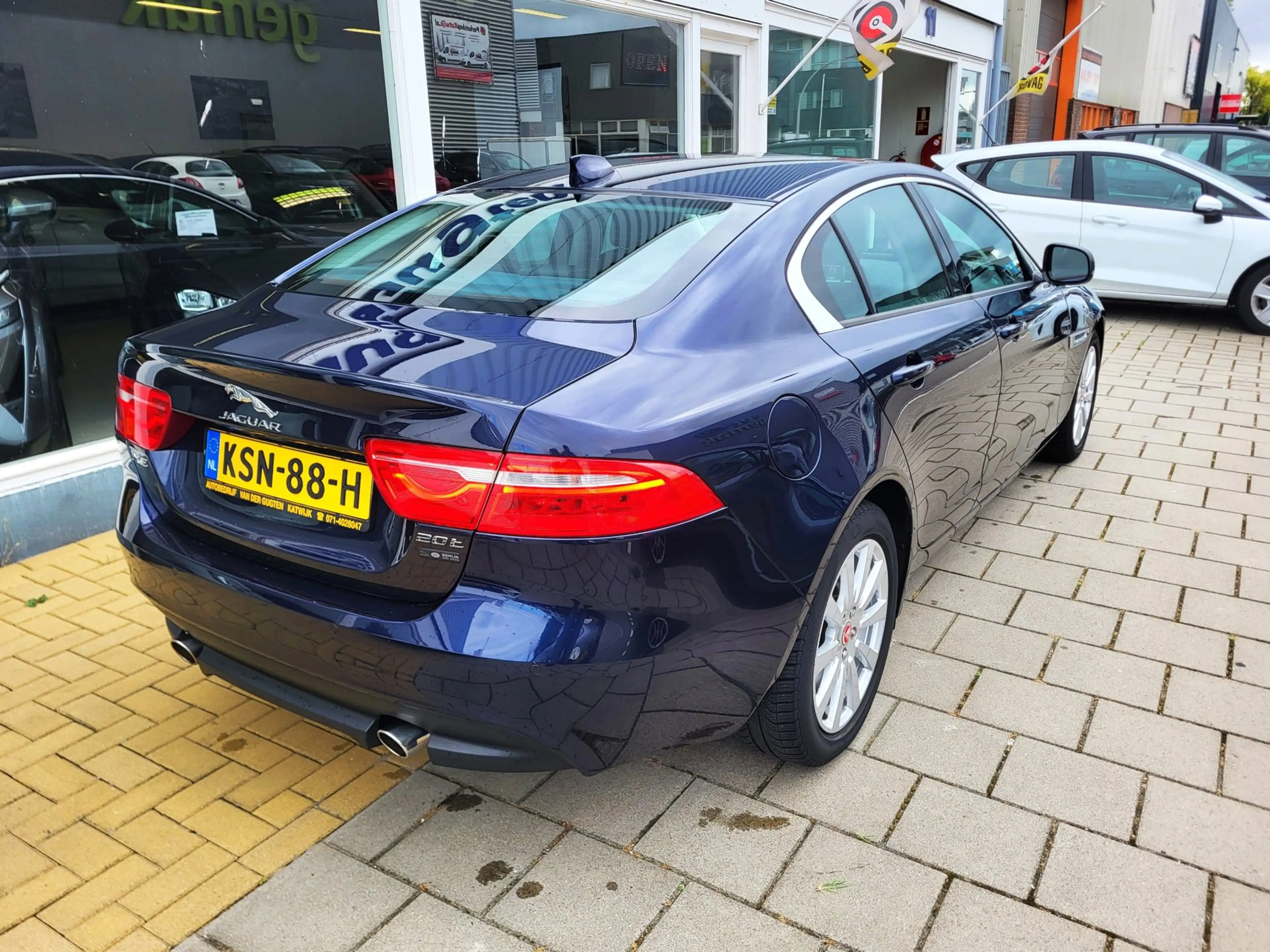 Jaguar XE 2.0 Prestige Pro Edition / Stoel -en Stuurverwarmi — photo 6