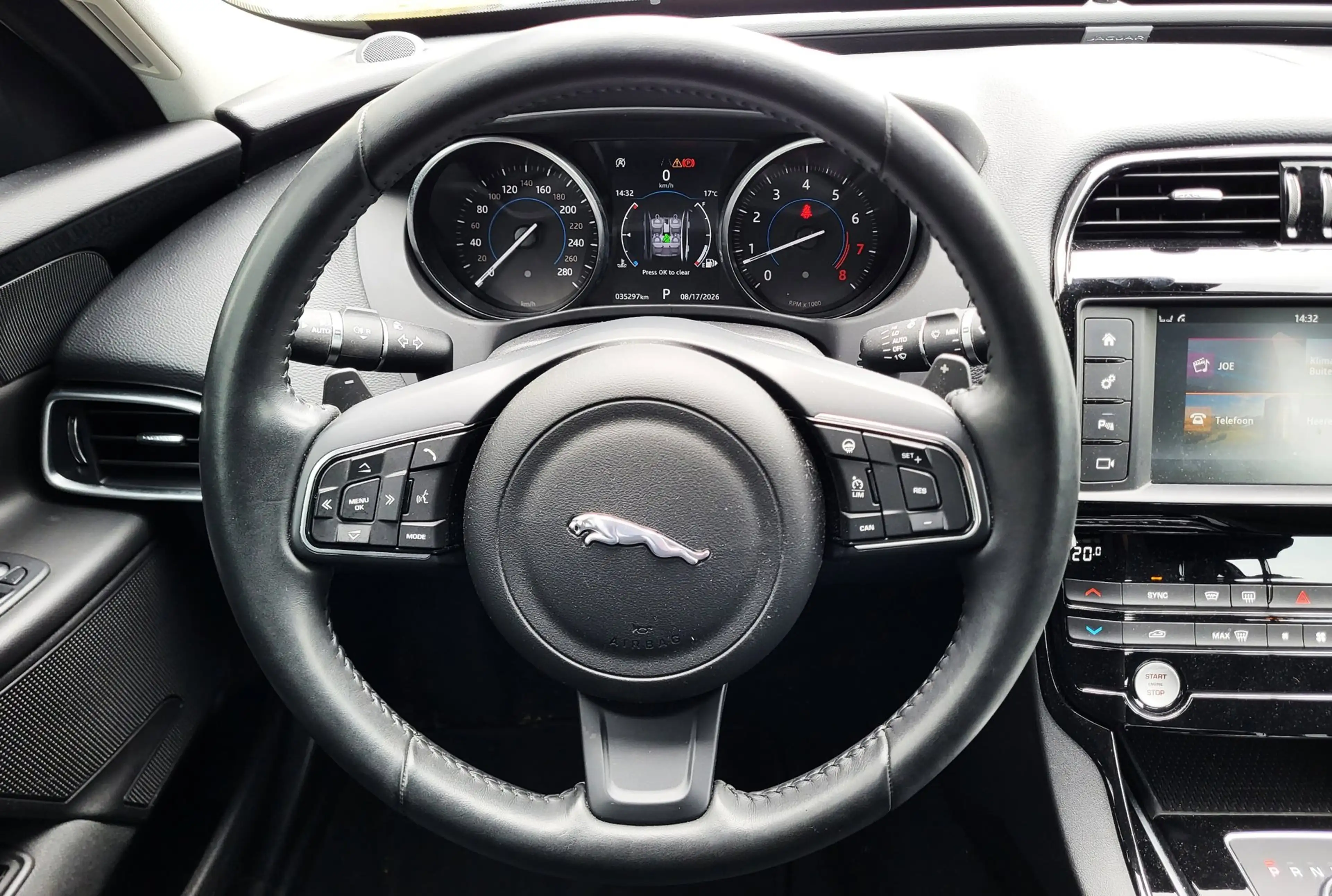 Jaguar XE 2.0 Prestige Pro Edition / Stoel -en Stuurverwarmi — photo 10