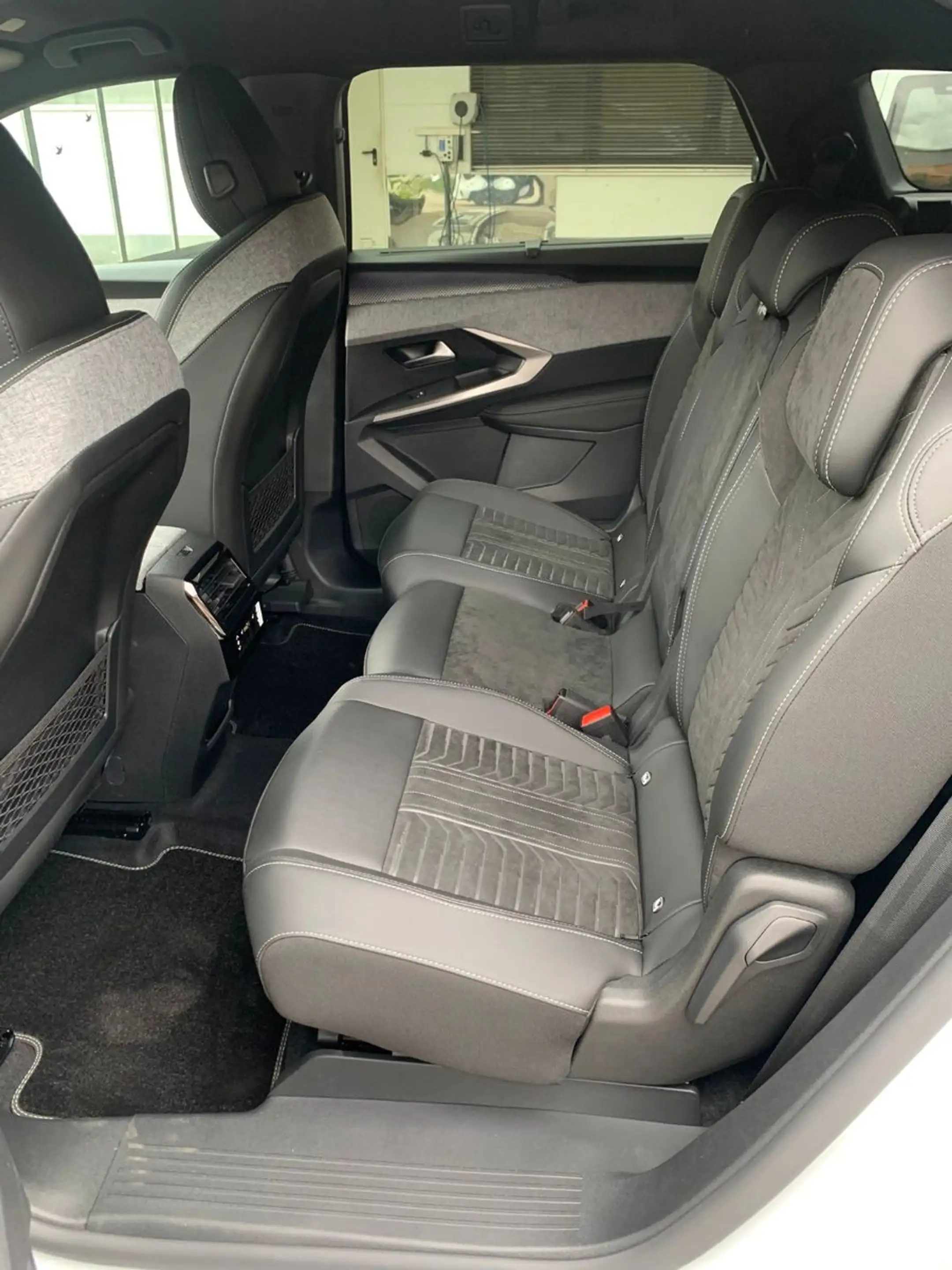 Peugeot 5008 Hybrid 145 GT Exclusive 5 Jahre Garantie — photo 13