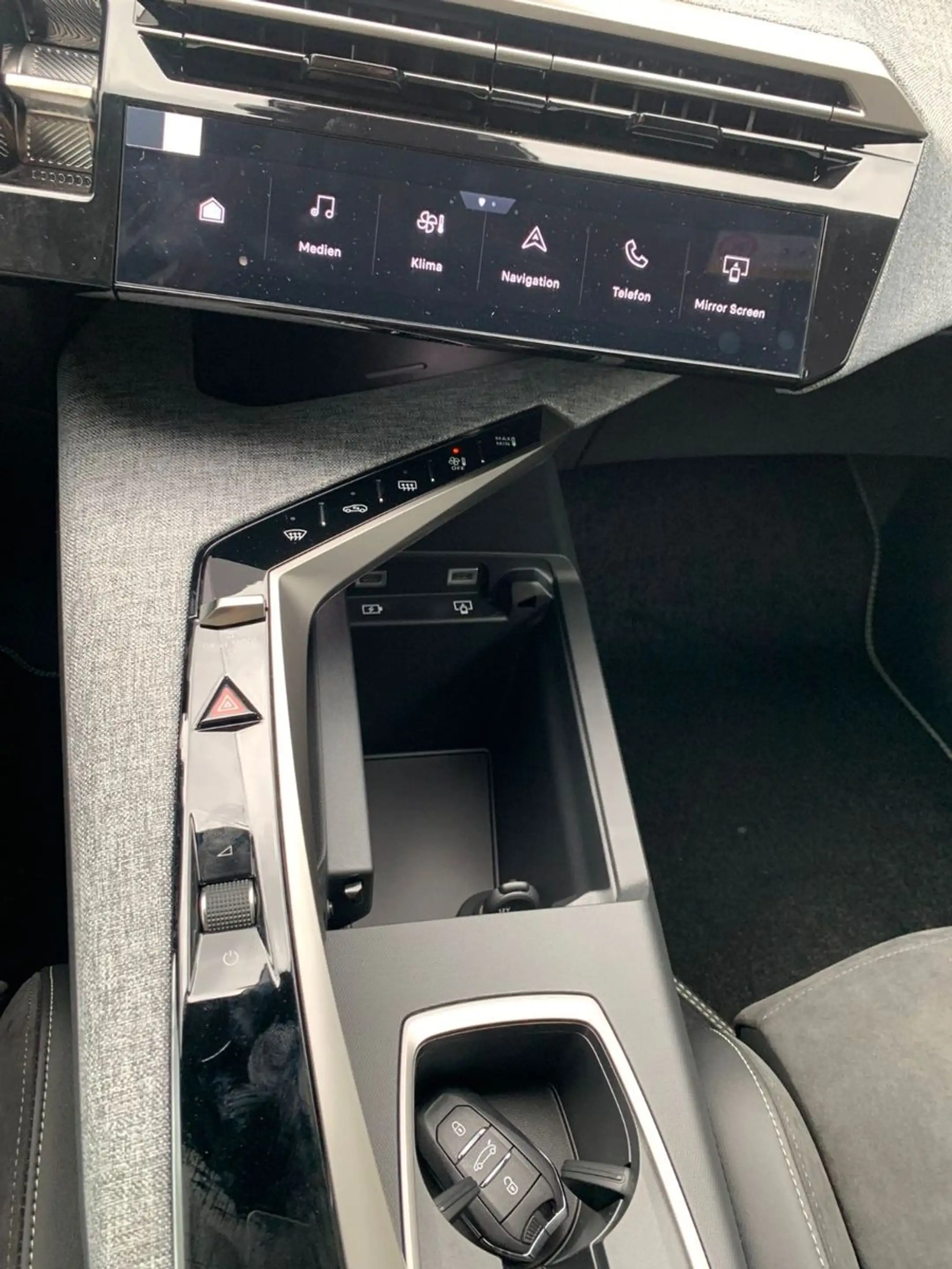 Peugeot 5008 Hybrid 145 GT Exclusive 5 Jahre Garantie — photo 24