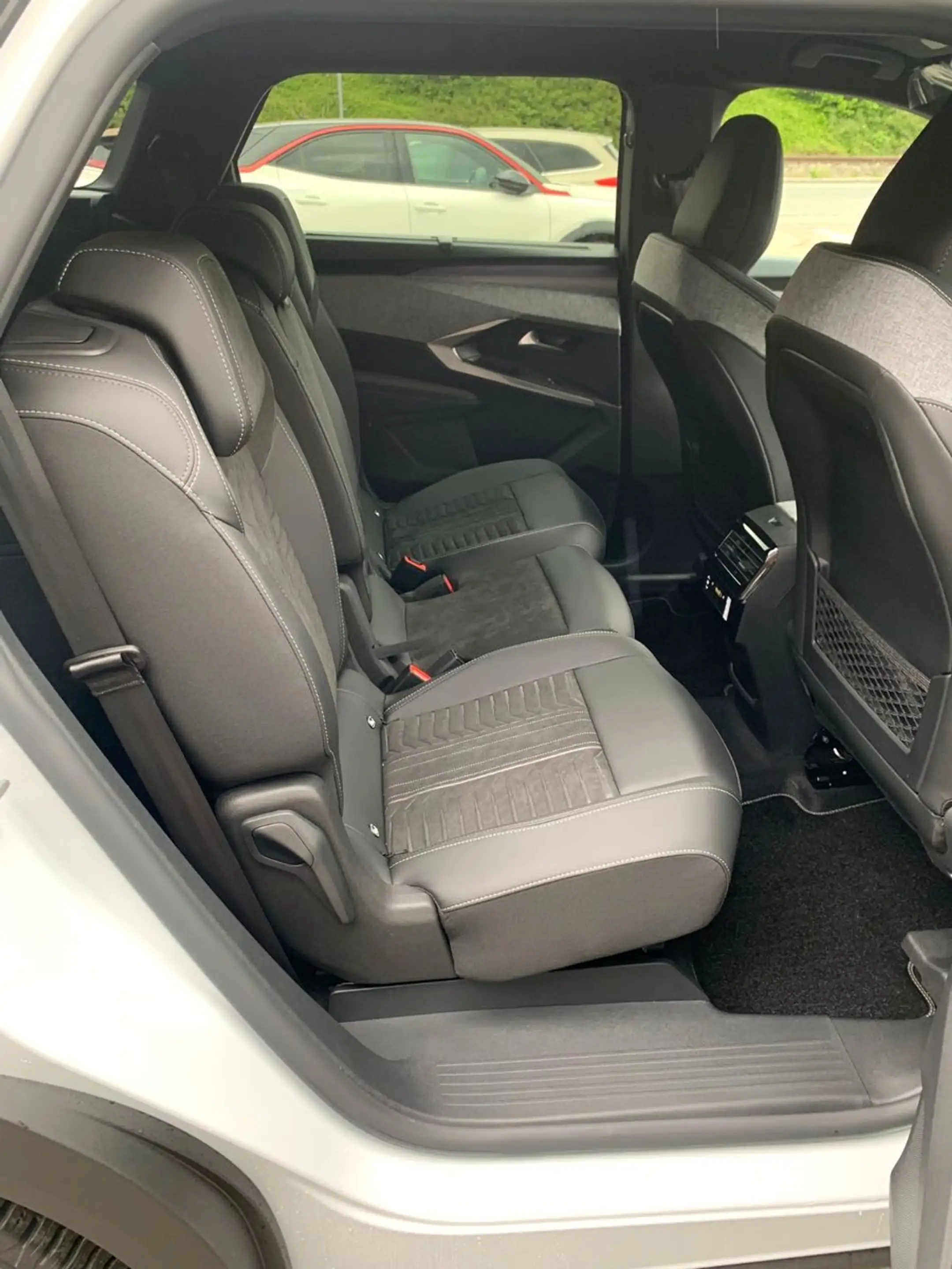 Peugeot 5008 Hybrid 145 GT Exclusive 5 Jahre Garantie — photo 19