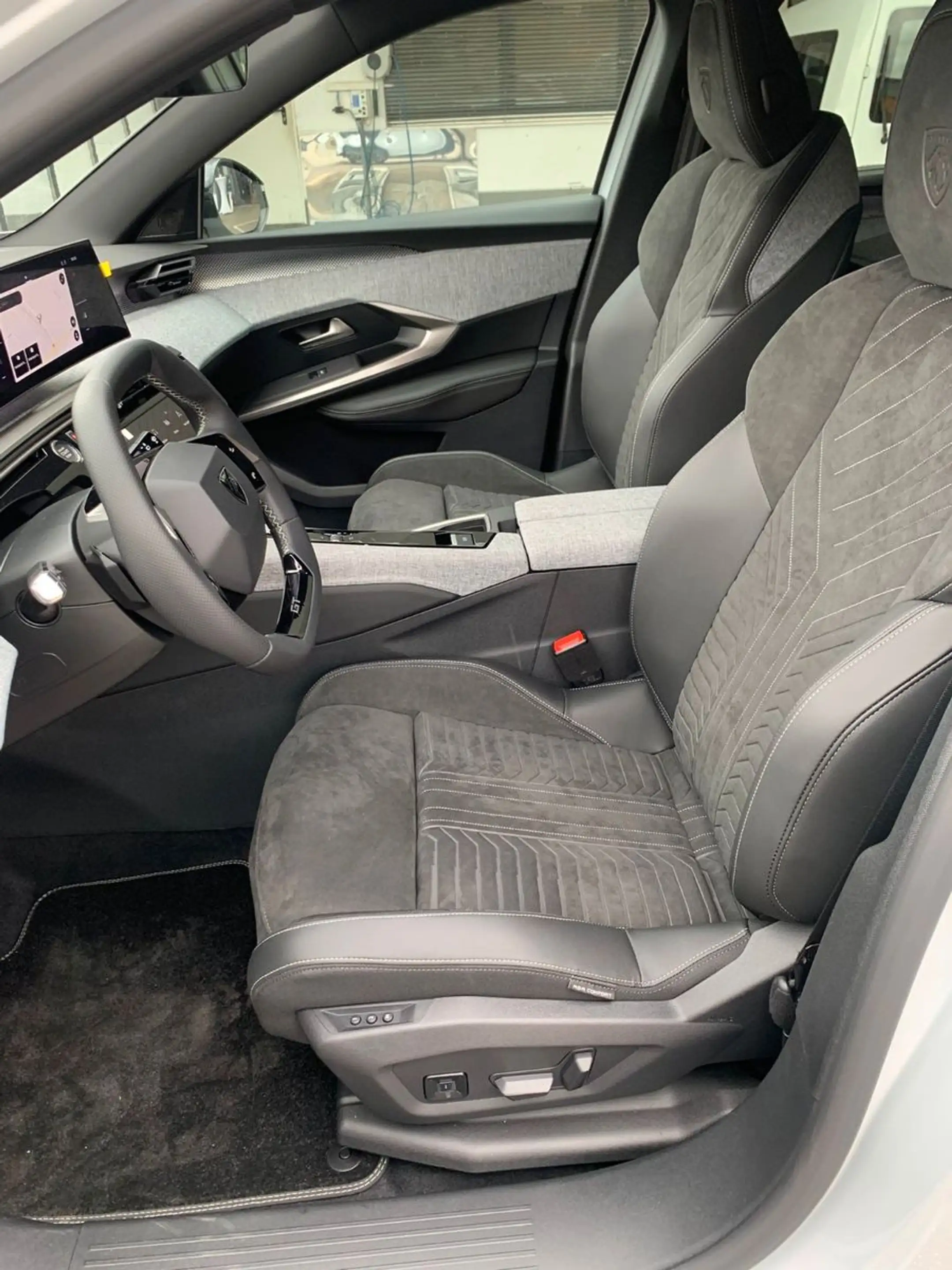 Peugeot 5008 Hybrid 145 GT Exclusive 5 Jahre Garantie — photo 12